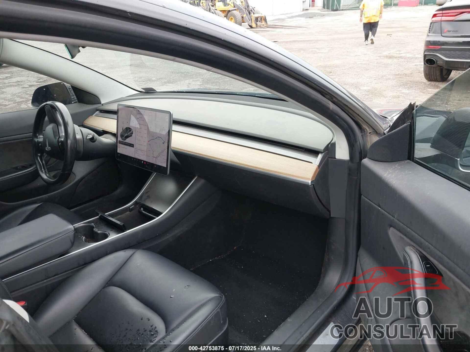 TESLA MODEL 3 2018 - 5YJ3E1EA8JF025799