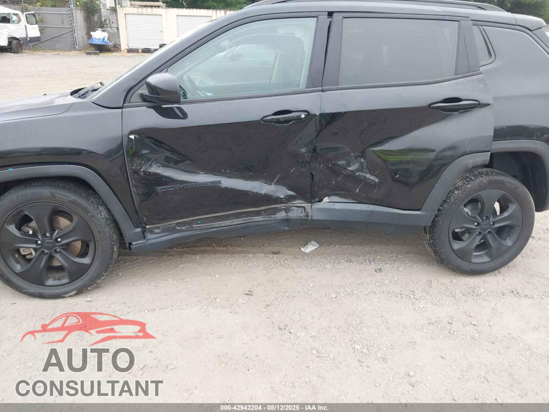 JEEP COMPASS 2018 - 3C4NJDBB1JT492552