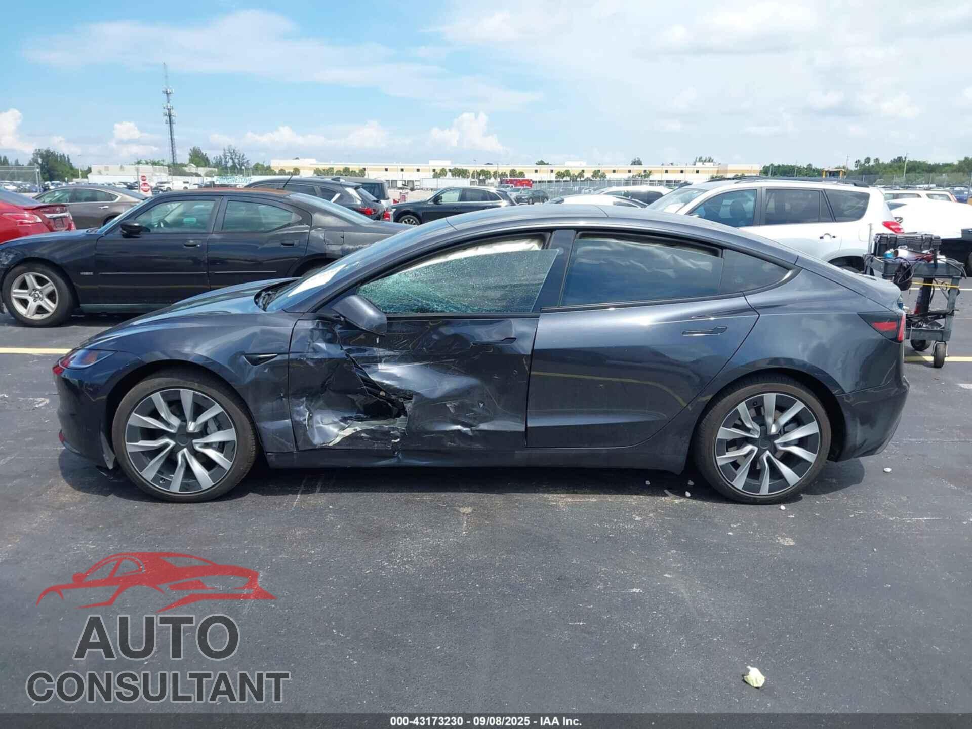 TESLA MODEL 3 2025 - 5YJ3E1EA2SF942190