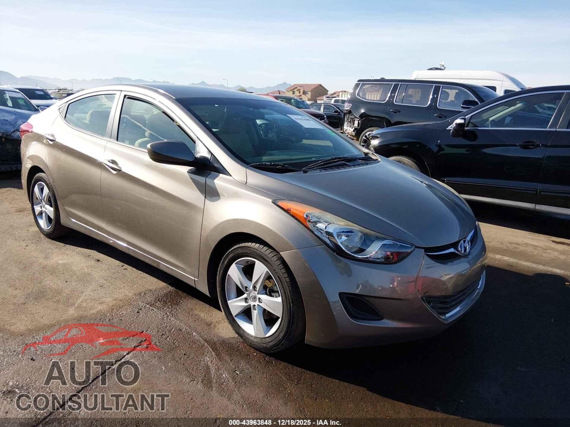 HYUNDAI ELANTRA 2013 - 5NPDH4AE2DH399224