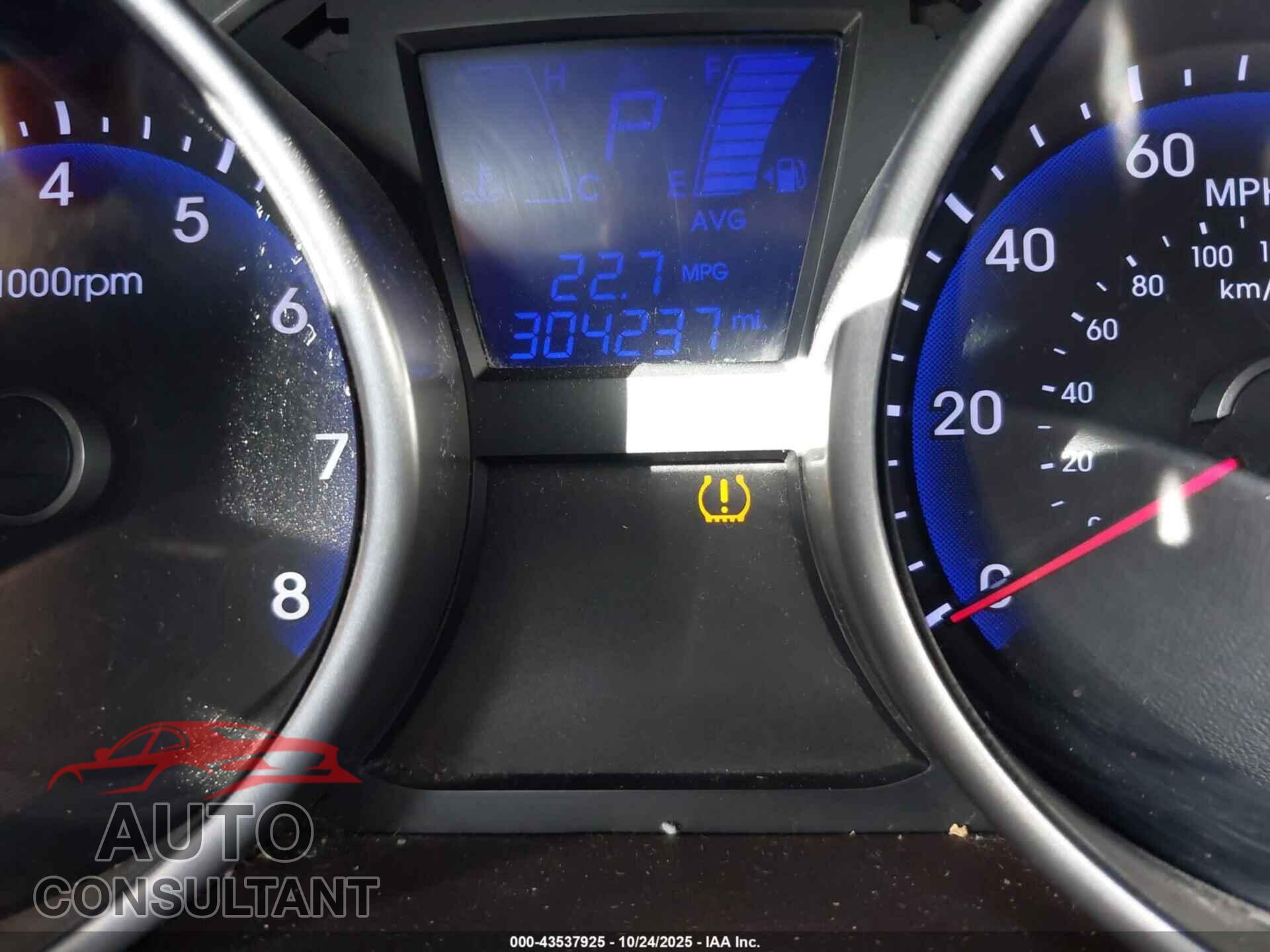HYUNDAI TUCSON 2011 - KM8JUCAC1BU203473