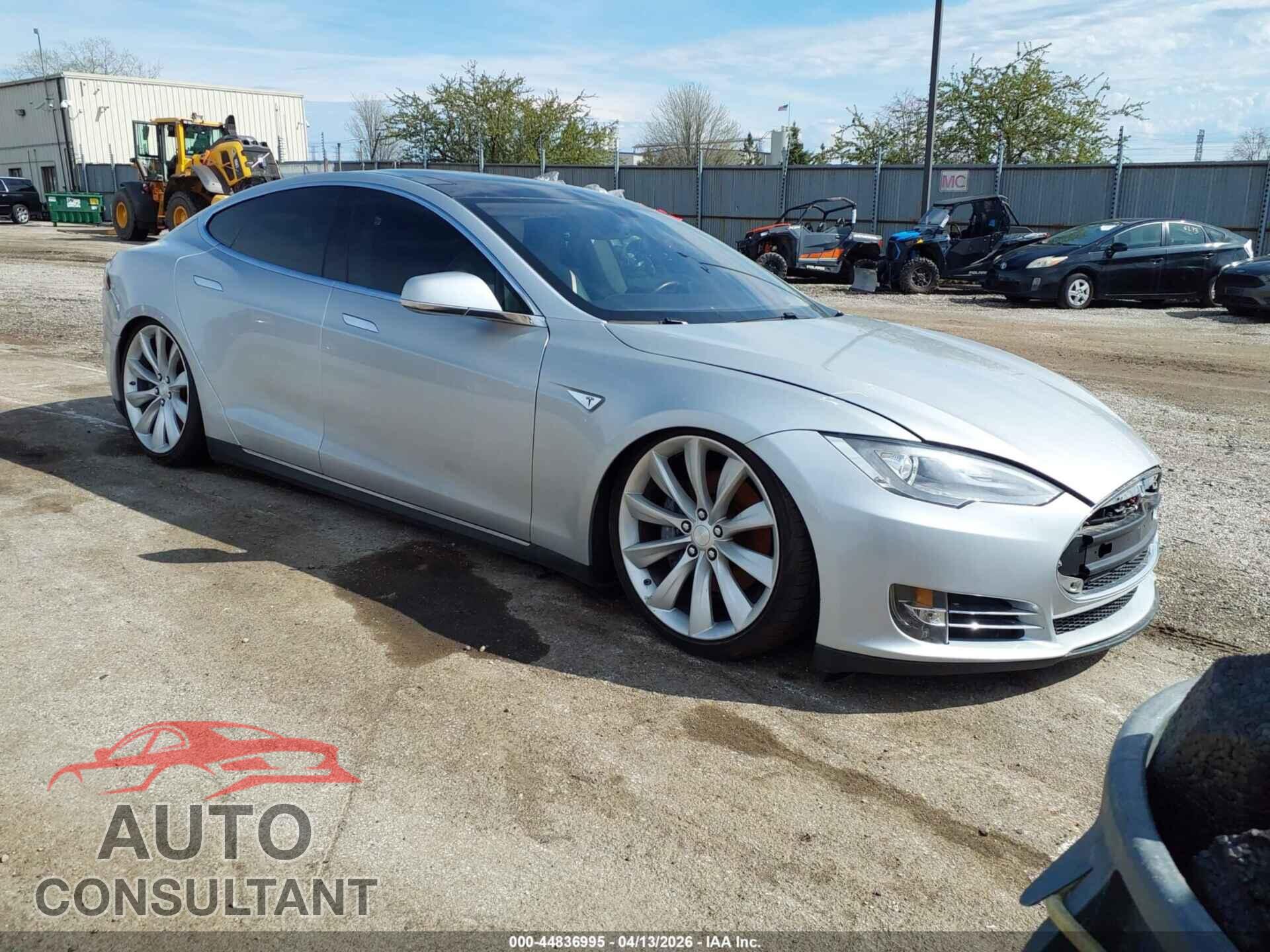 TESLA MODEL S 2013 - 5YJSA1DP8DFP05798