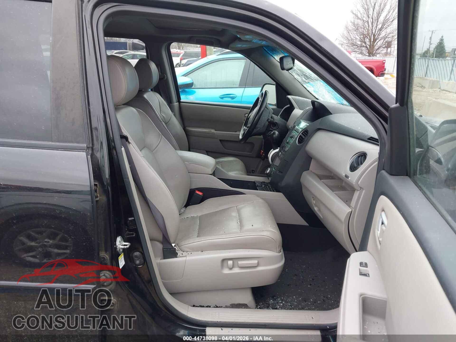 HONDA PILOT 2011 - 5FNYF4H79BB010430