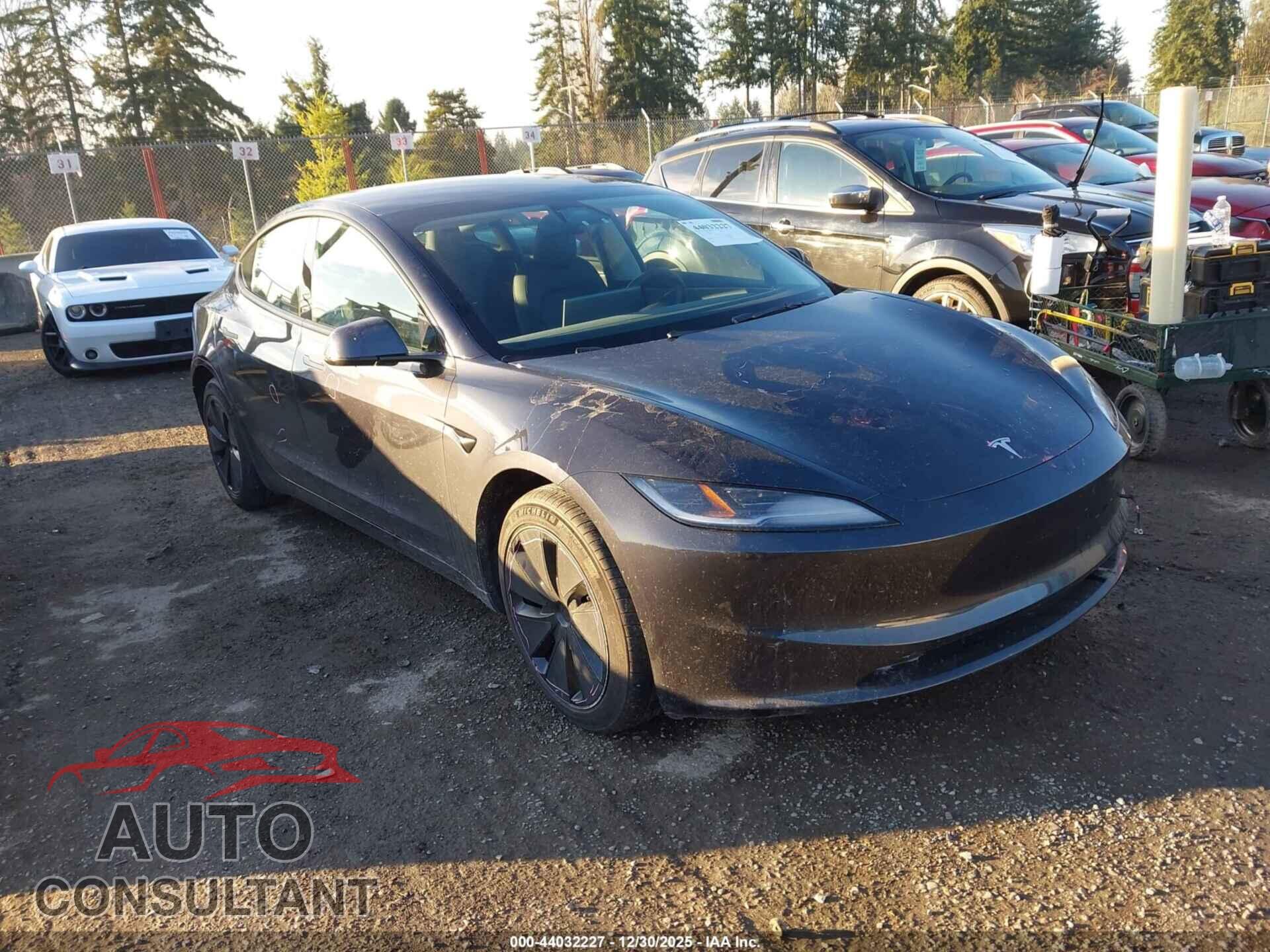 TESLA MODEL 3 2024 - 5YJ3E1EA2RF864536