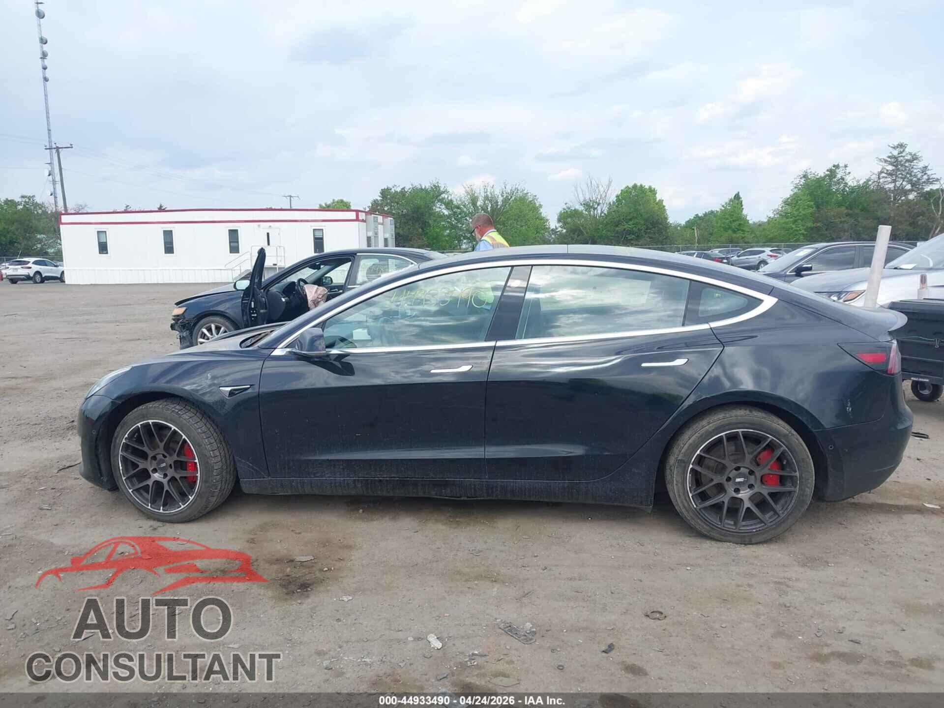 TESLA MODEL 3 2018 - 5YJ3E1EBXJF072437