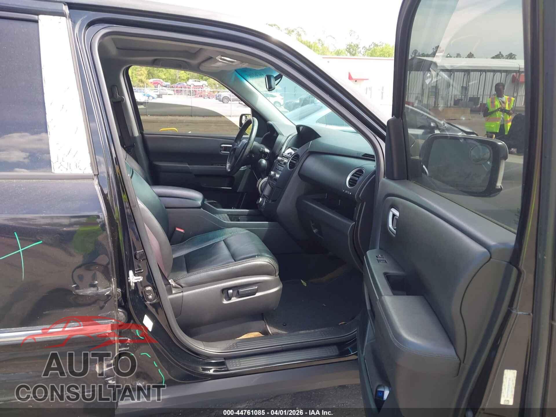 HONDA PILOT 2013 - 5FNYF3H92DB037645