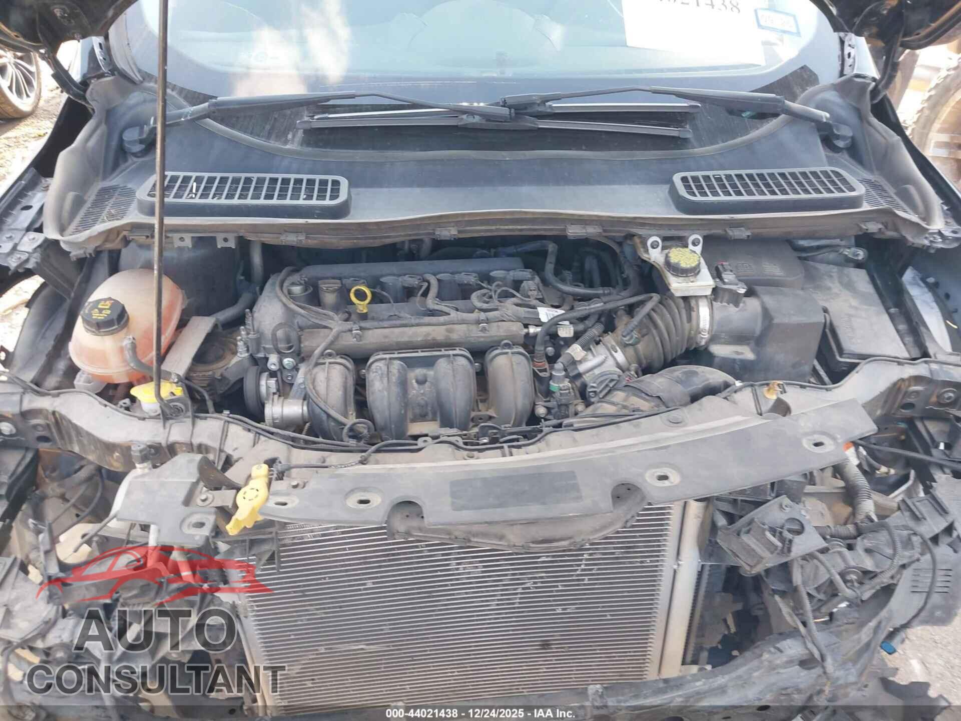 FORD ESCAPE 2017 - 1FMCU0F70HUE94124