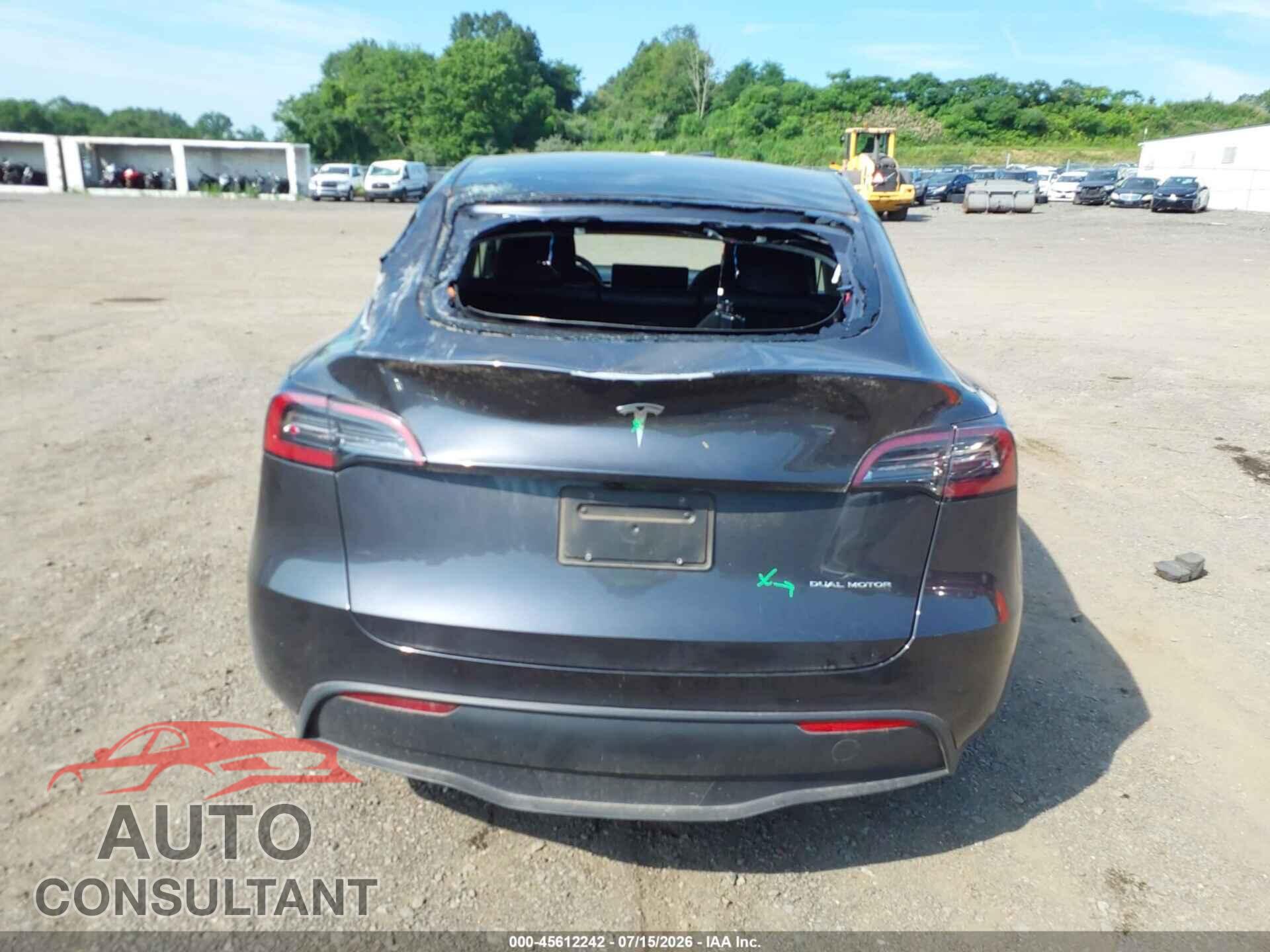 TESLA MODEL Y 2024 - 7SAYGAEE4RF108681