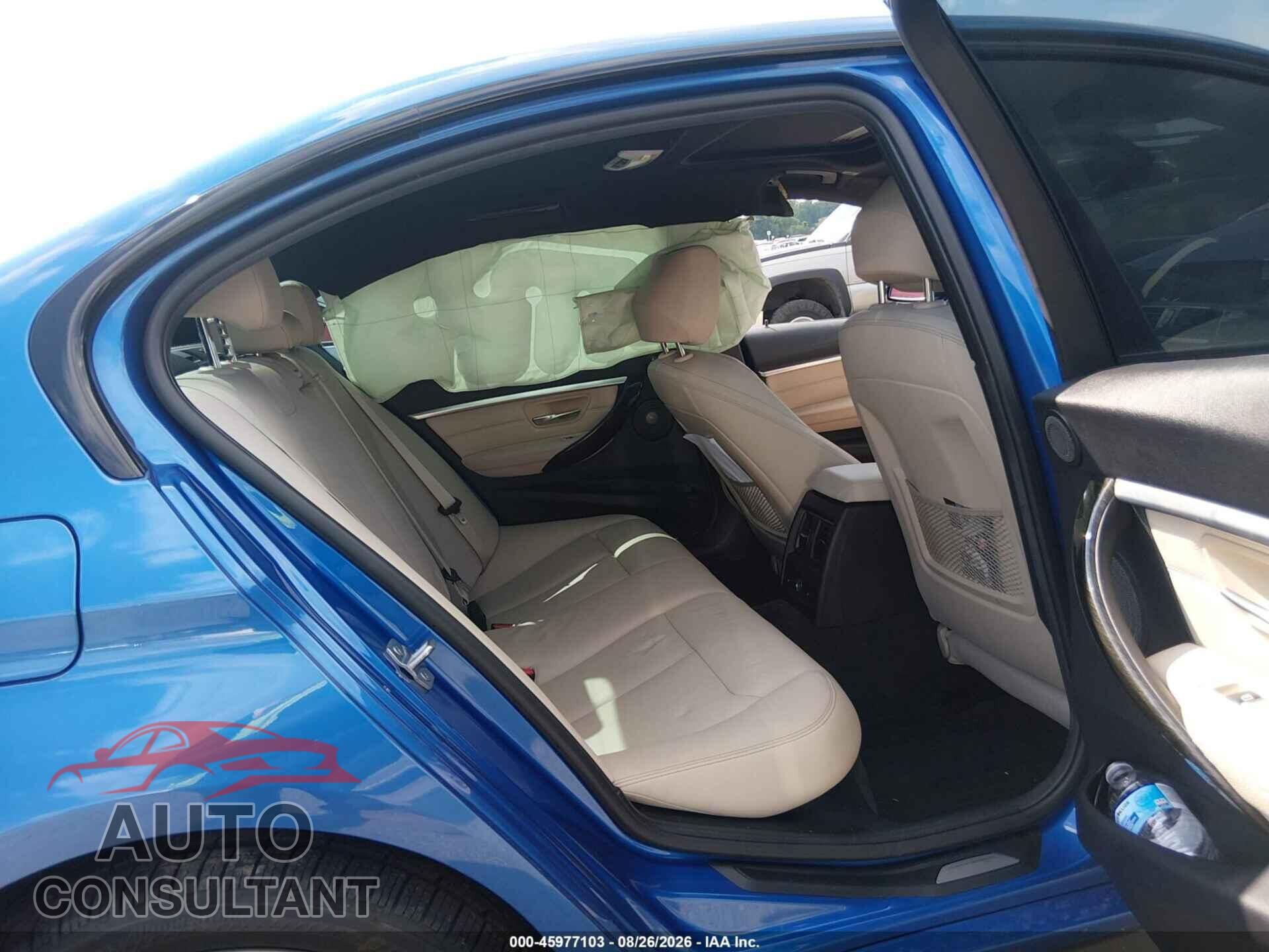 BMW 328I 2016 - WBA8E3G58GNU02592