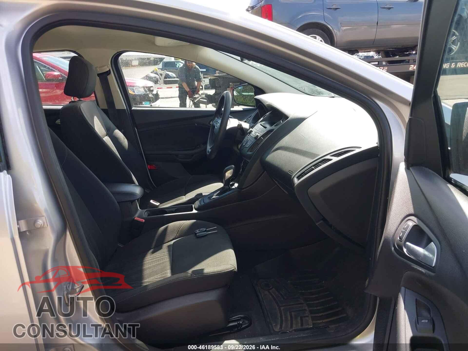 FORD FOCUS 2017 - 1FADP3F29HL324023