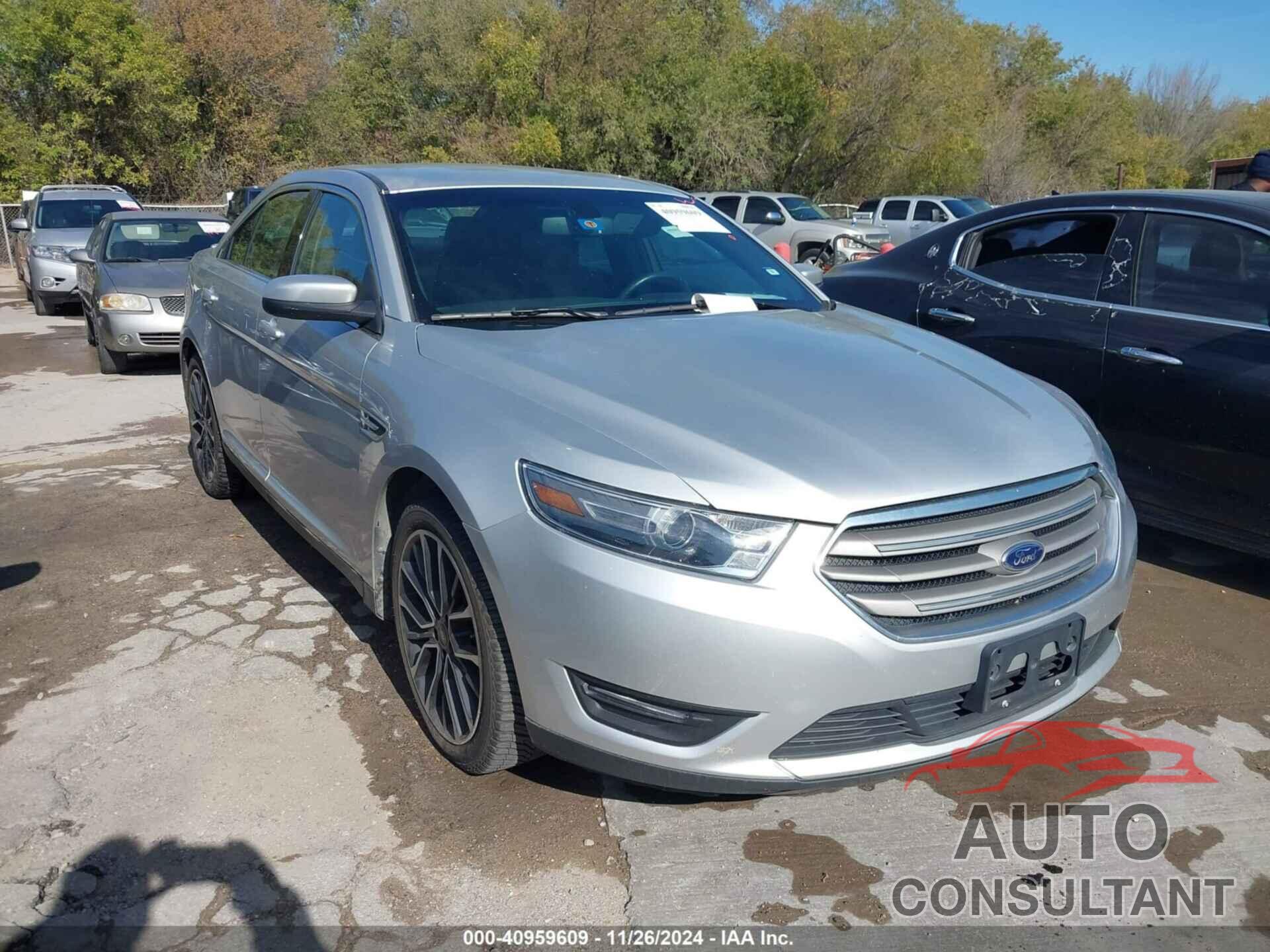 FORD TAURUS 2017 - 1FAHP2E82HG125776