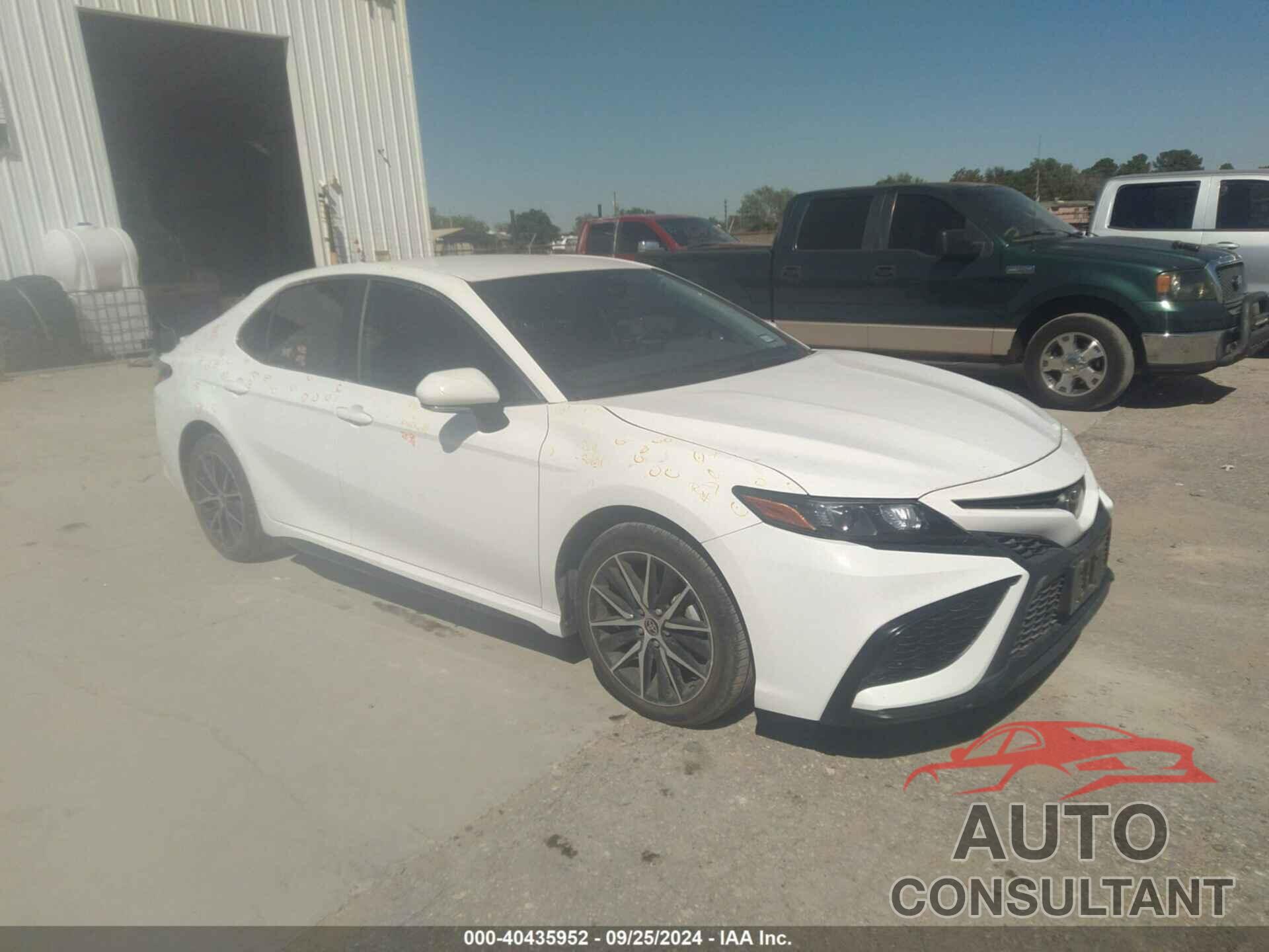 TOYOTA CAMRY 2022 - 4T1T11AK8NU668785