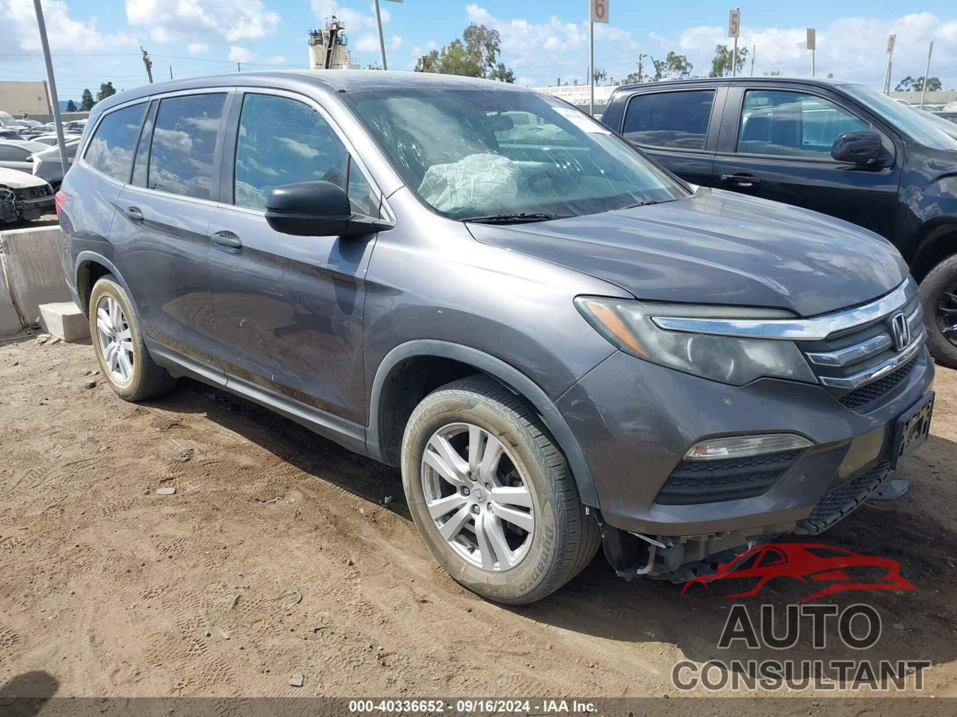 HONDA PILOT 2017 - 5FNYF5H15HB014856