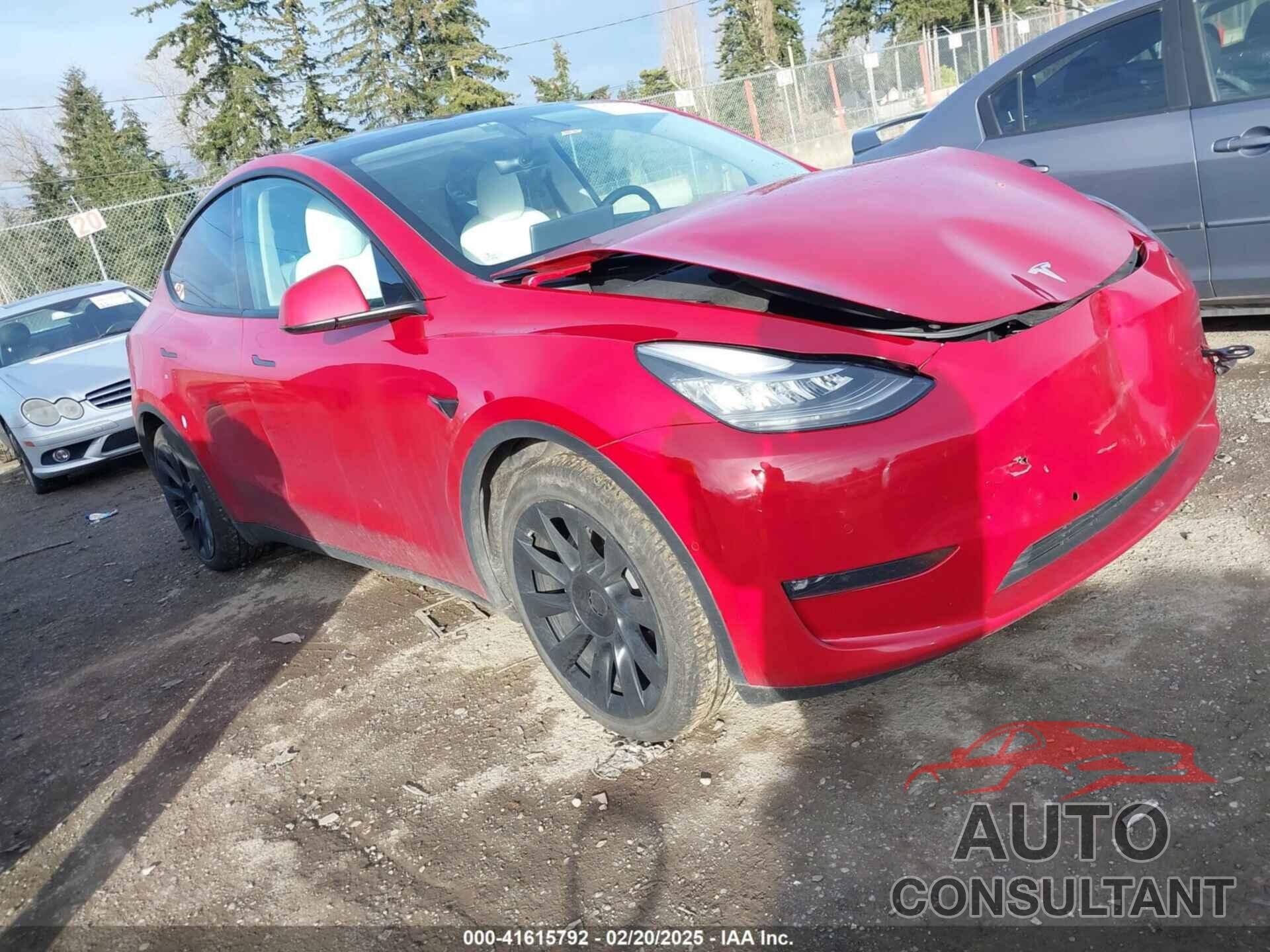 TESLA MODEL Y 2021 - 5YJYGAEE3MF174421