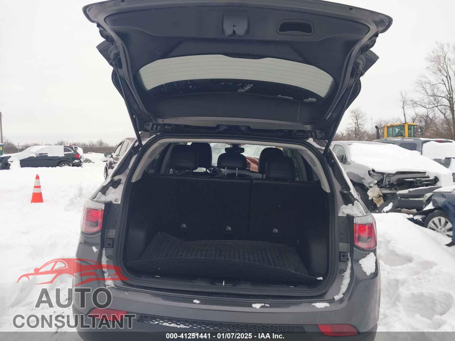 JEEP COMPASS 2019 - 3C4NJDCB3KT683020