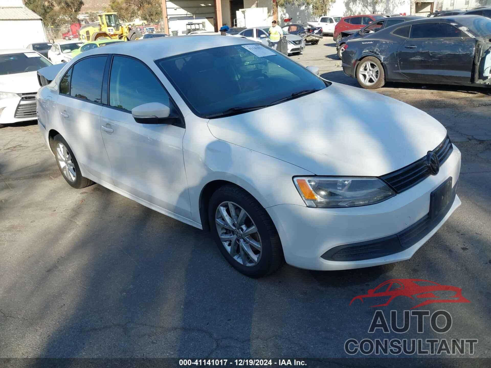 VOLKSWAGEN JETTA 2011 - 3VWDZ7AJXBM048609