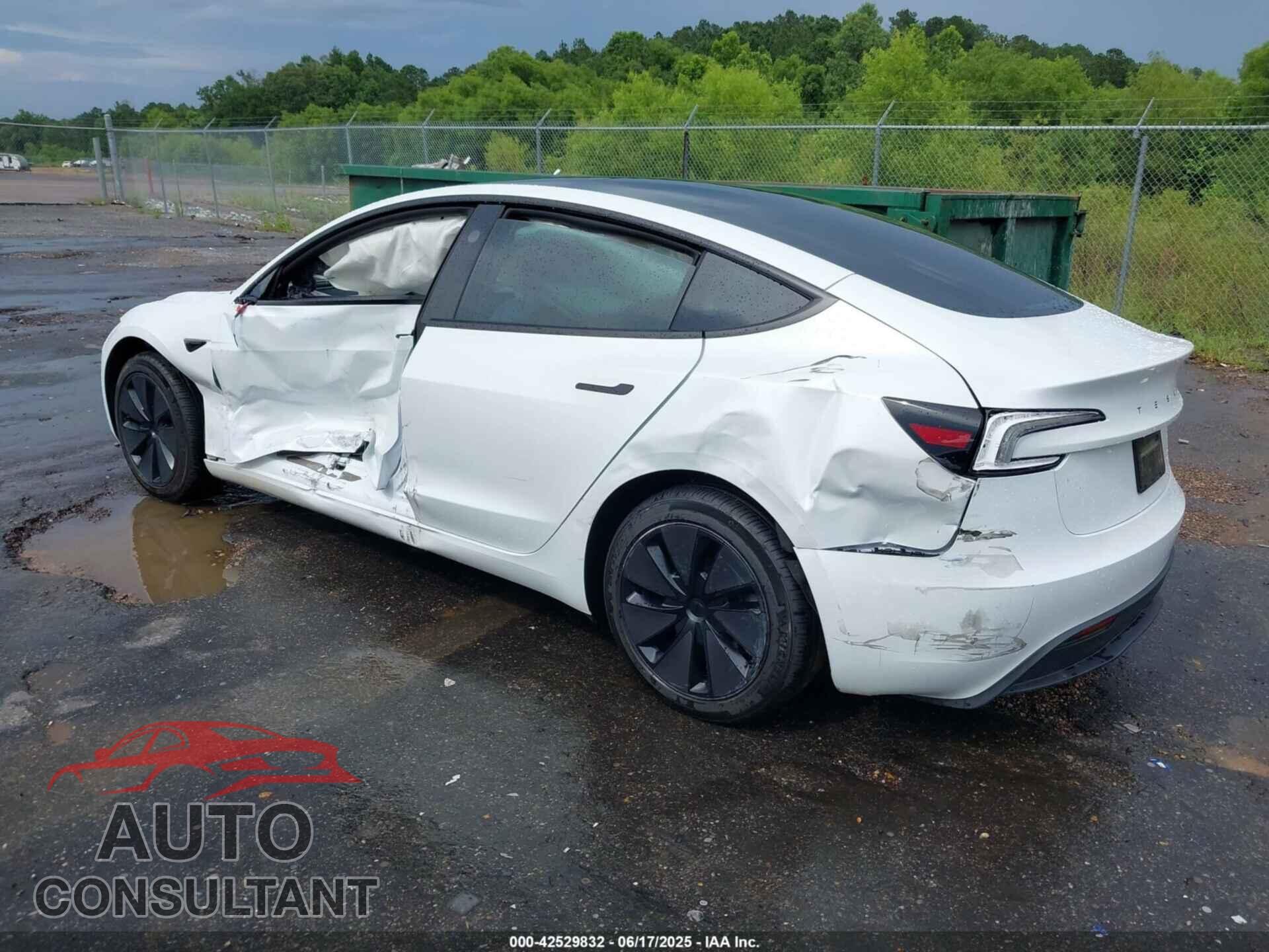 TESLA MODEL 3 2024 - 5YJ3E1EA2RF864570