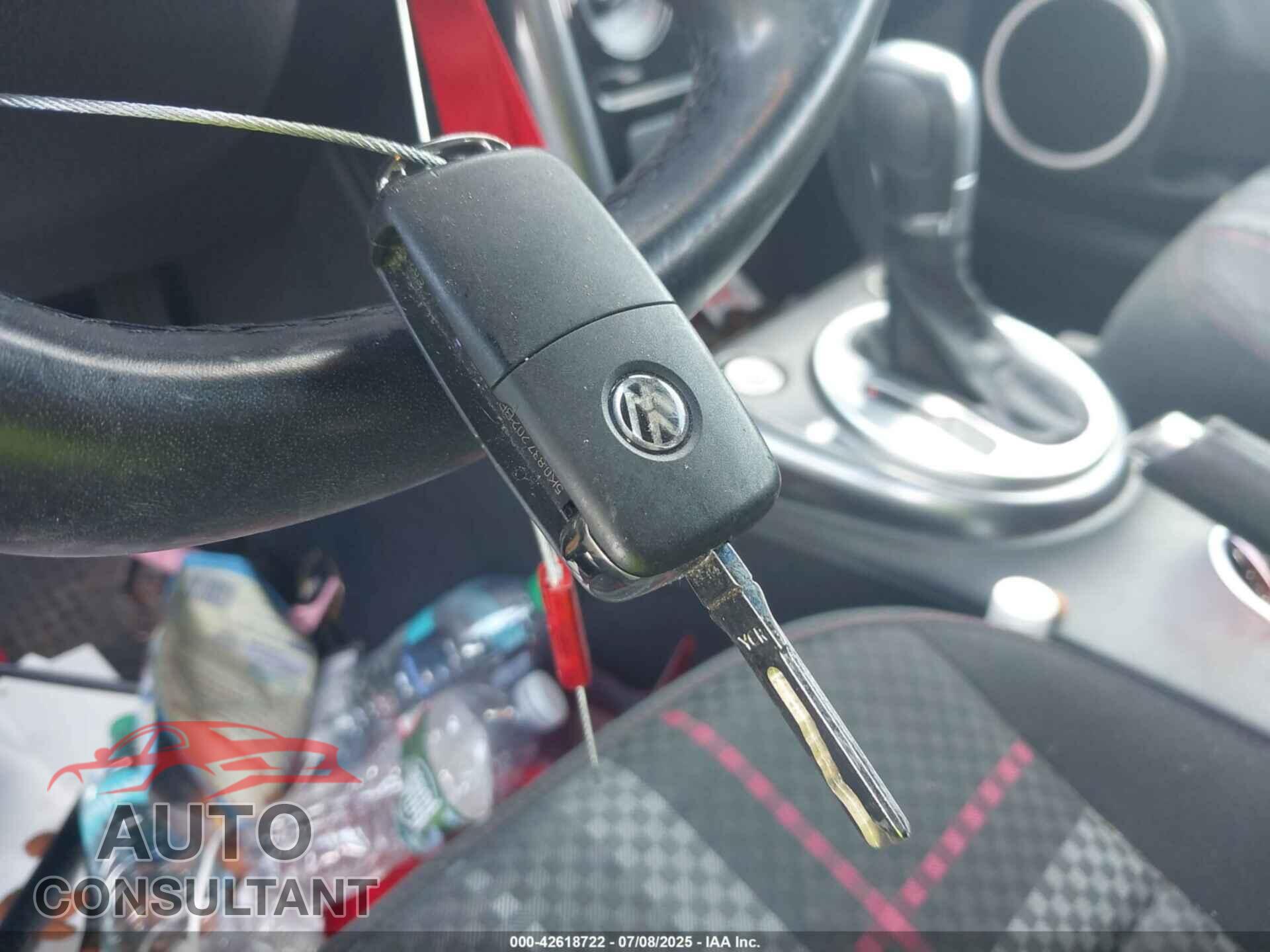 VOLKSWAGEN BEETLE 2017 - 3VW517AT2HM802446