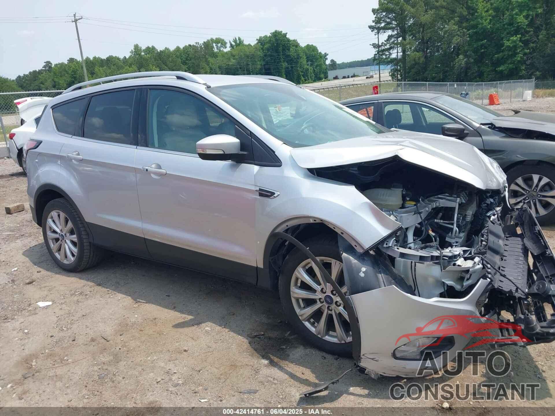 FORD ESCAPE 2017 - 1FMCU0JD8HUE87385
