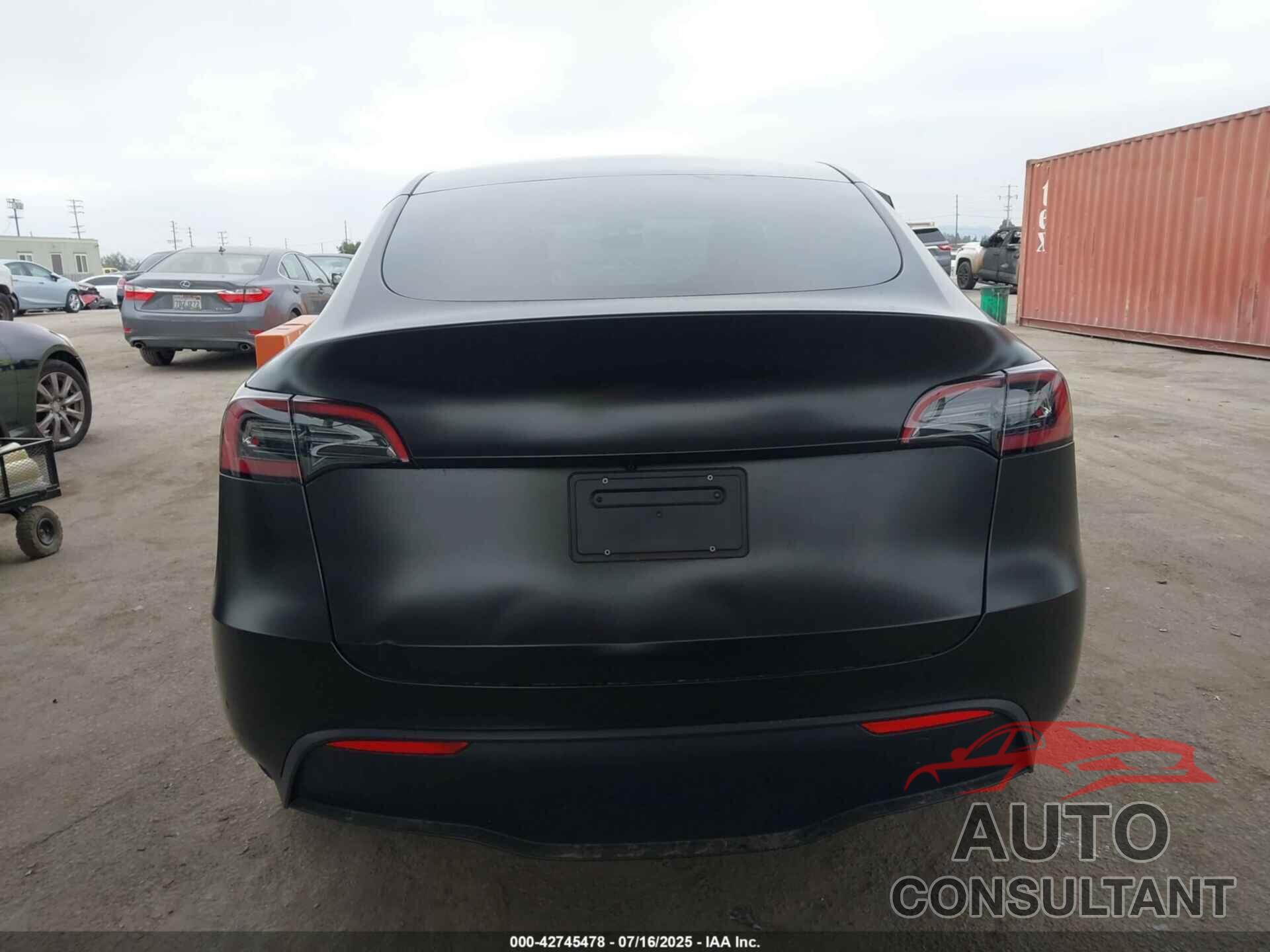 TESLA MODEL Y 2023 - 7SAYGDEF2PF659490