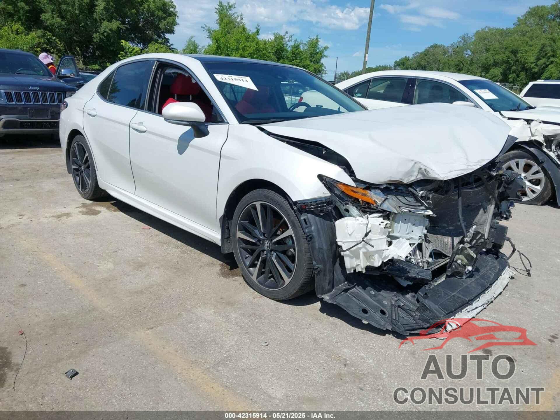 TOYOTA CAMRY 2018 - 4T1B61HK0JU652027