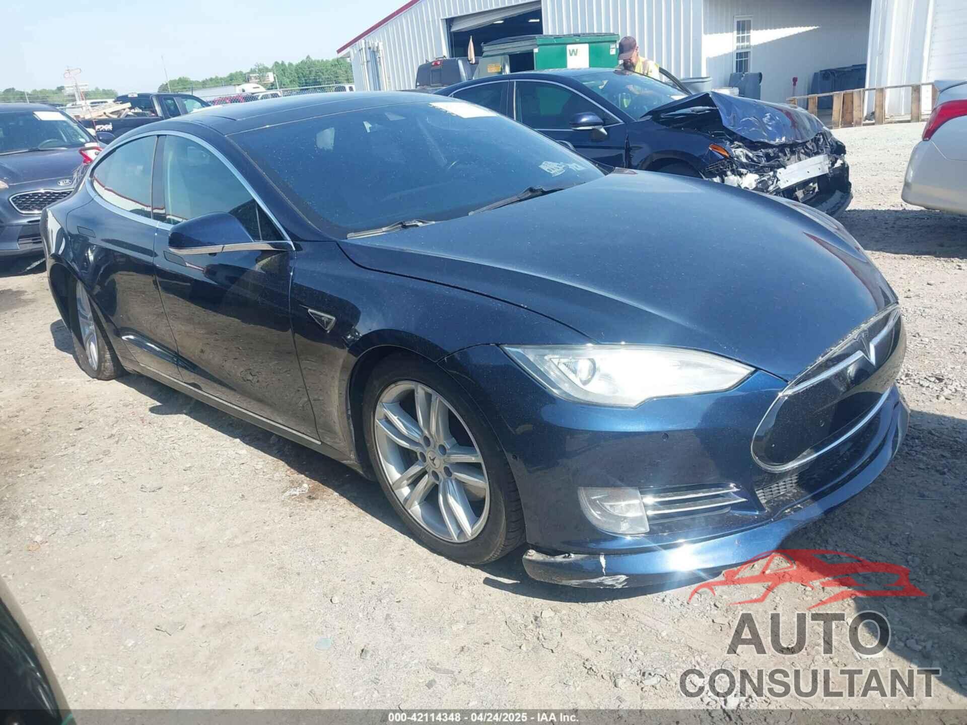 TESLA MODEL S 2015 - 5YJSA1H28FFP77571
