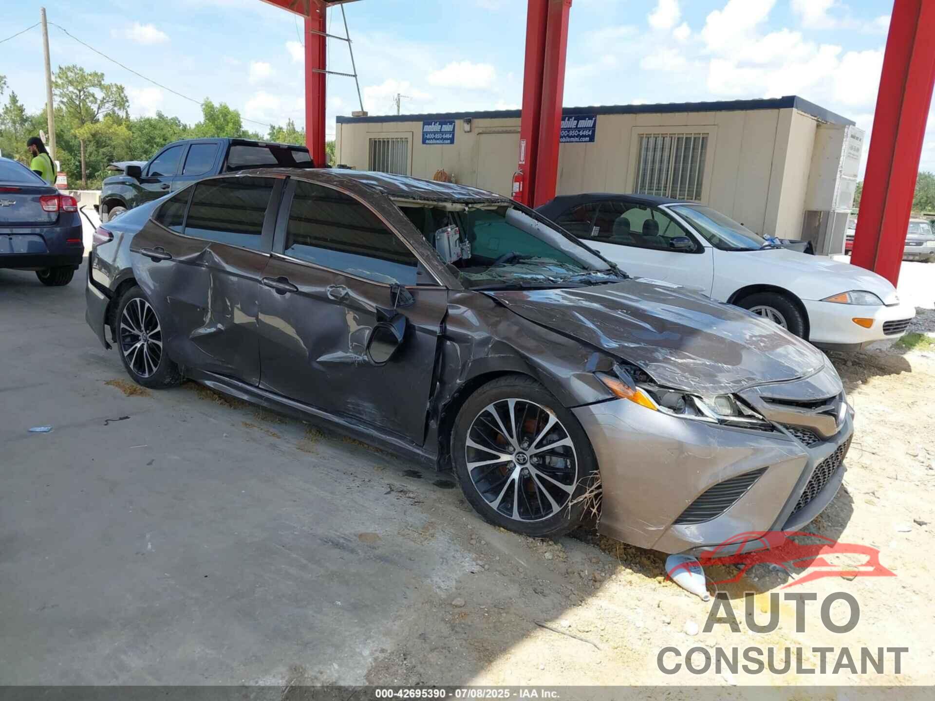 TOYOTA CAMRY 2018 - 4T1B11HK8JU536220
