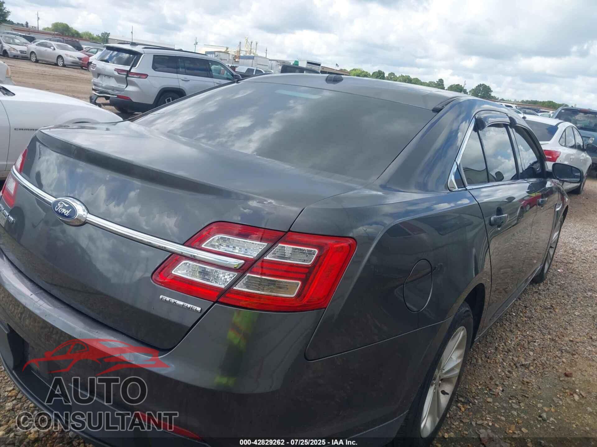 FORD TAURUS 2018 - 1FAHP2D82JG124781