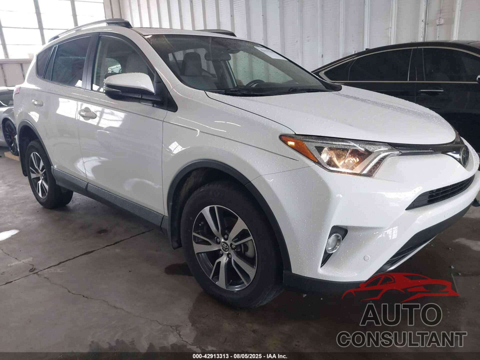 TOYOTA RAV4 2018 - JTMWFREV5JD112496