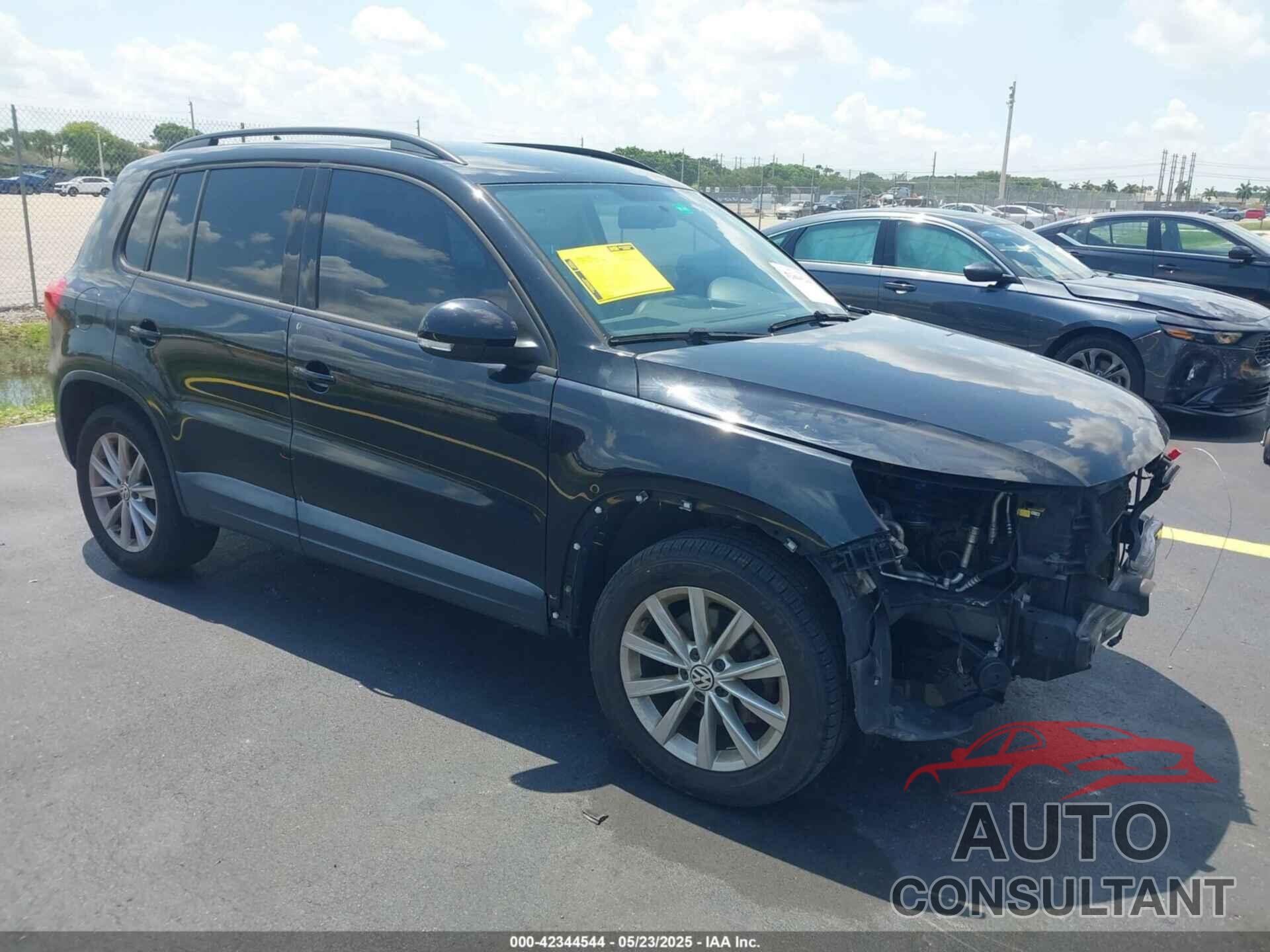 VOLKSWAGEN TIGUAN 2015 - WVGAV7AX9FW555315