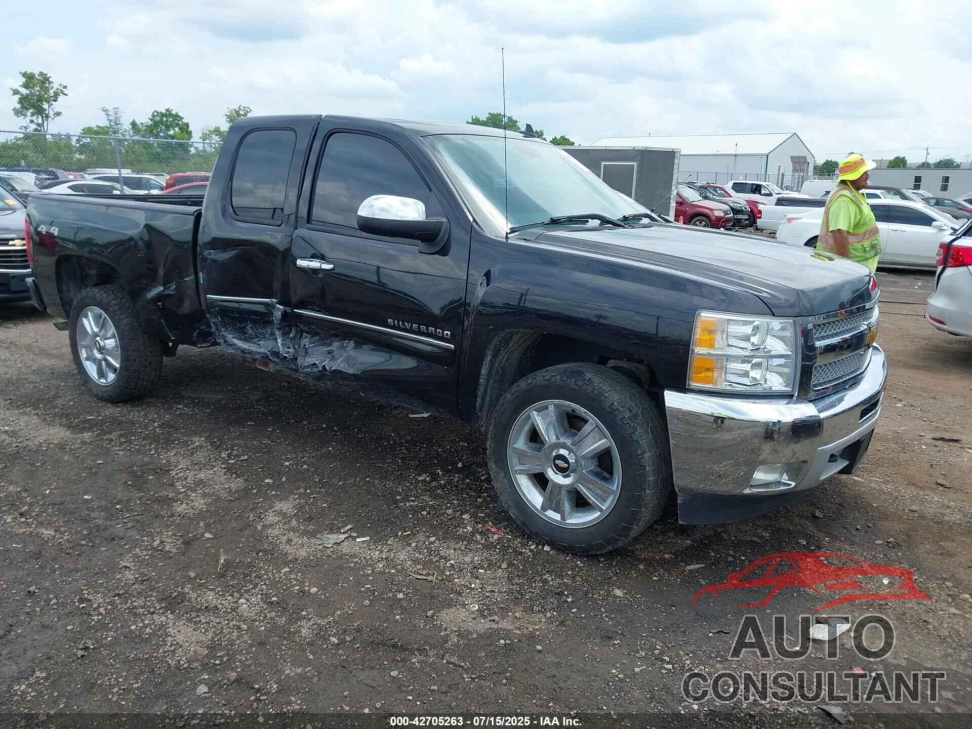 CHEVROLET SILVERADO 1500 2013 - 1GCRKSE78DZ107091