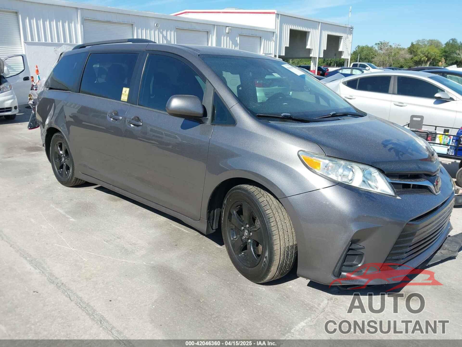 TOYOTA SIENNA 2018 - 5TDKZ3DC1JS937801