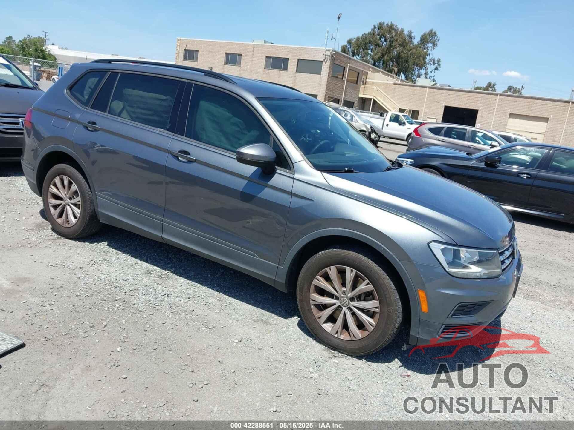 VOLKSWAGEN TIGUAN 2018 - 3VV1B7AX3JM058641