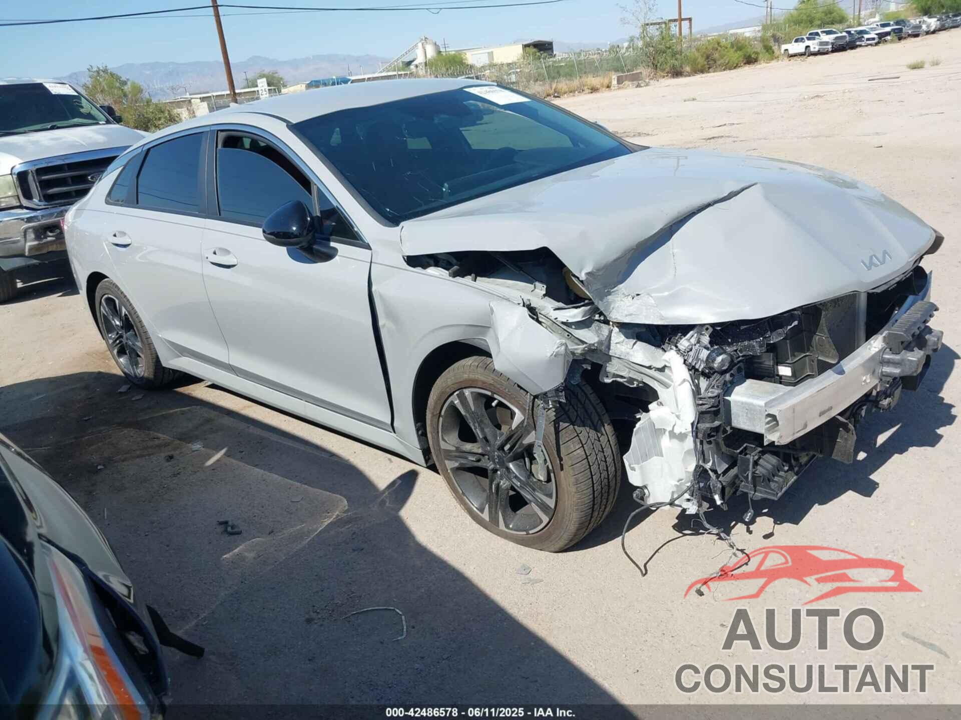 KIA K5 2023 - 5XXG64J20PG225306