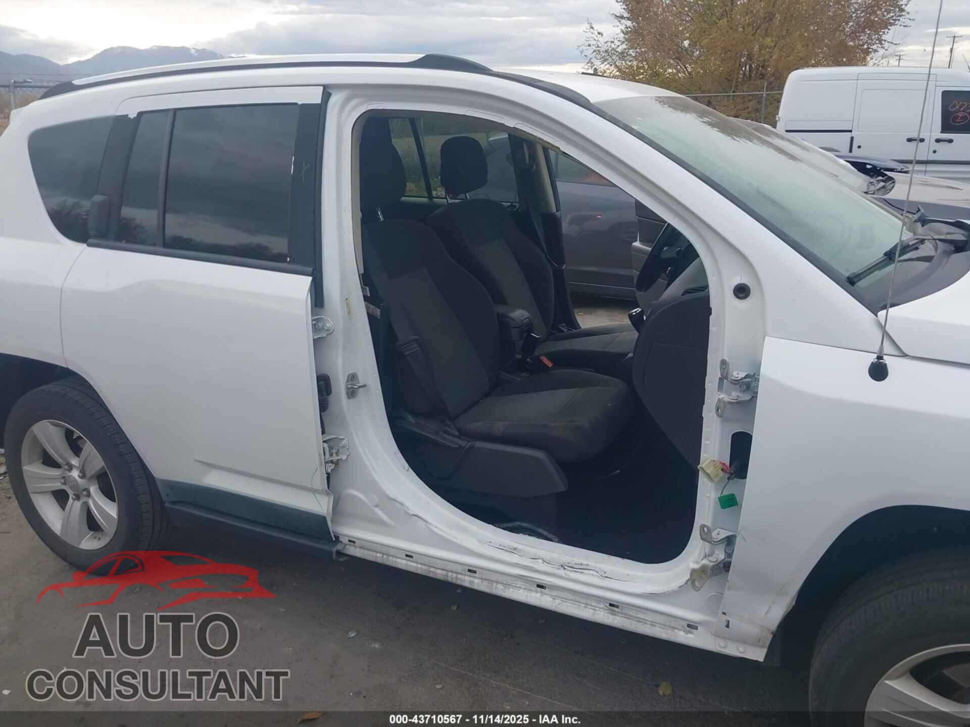 JEEP COMPASS 2011 - 1J4NF1FB7BD223404