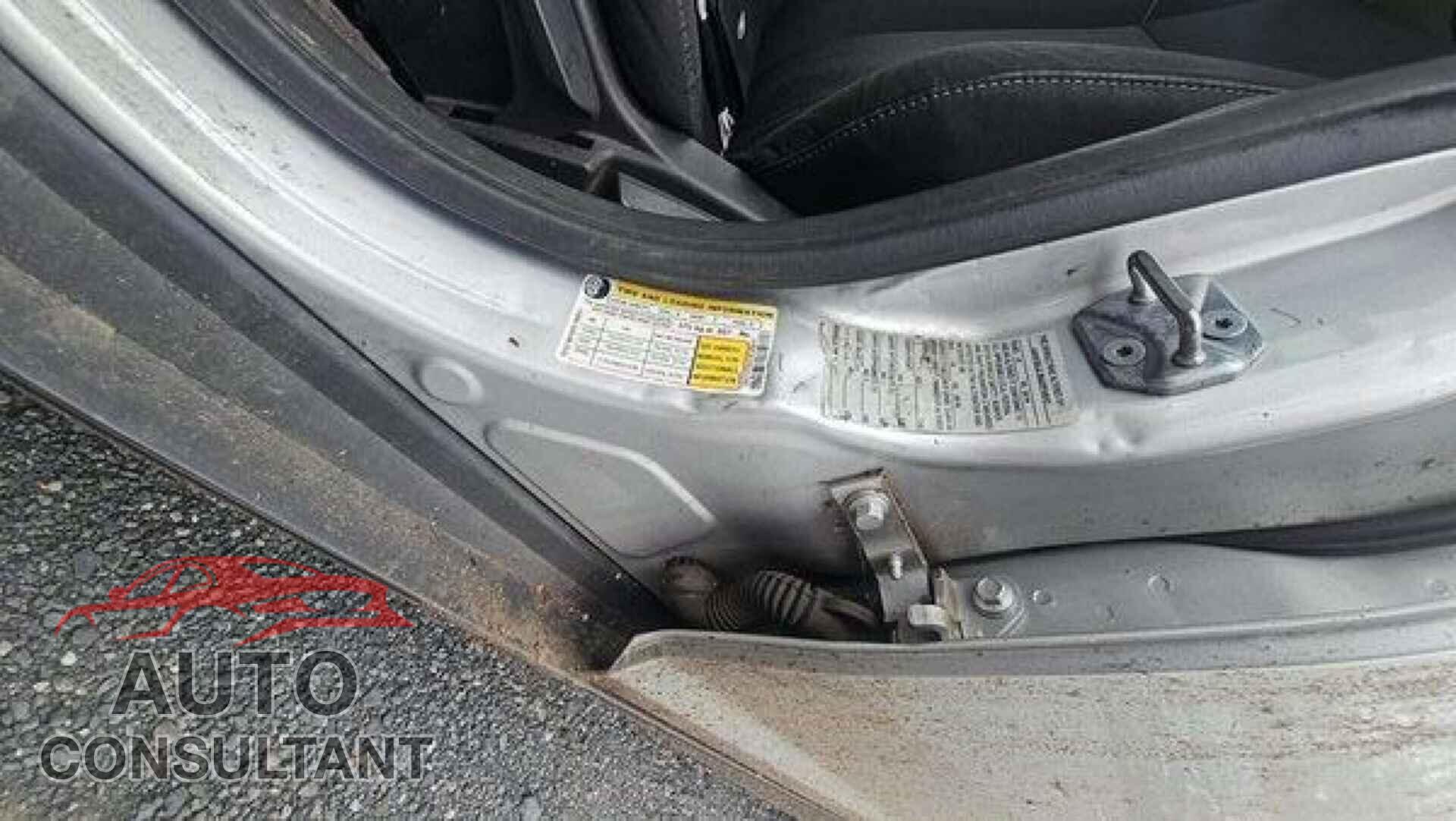 FORD FOCUS 2017 - 1FADP3E22HL212083