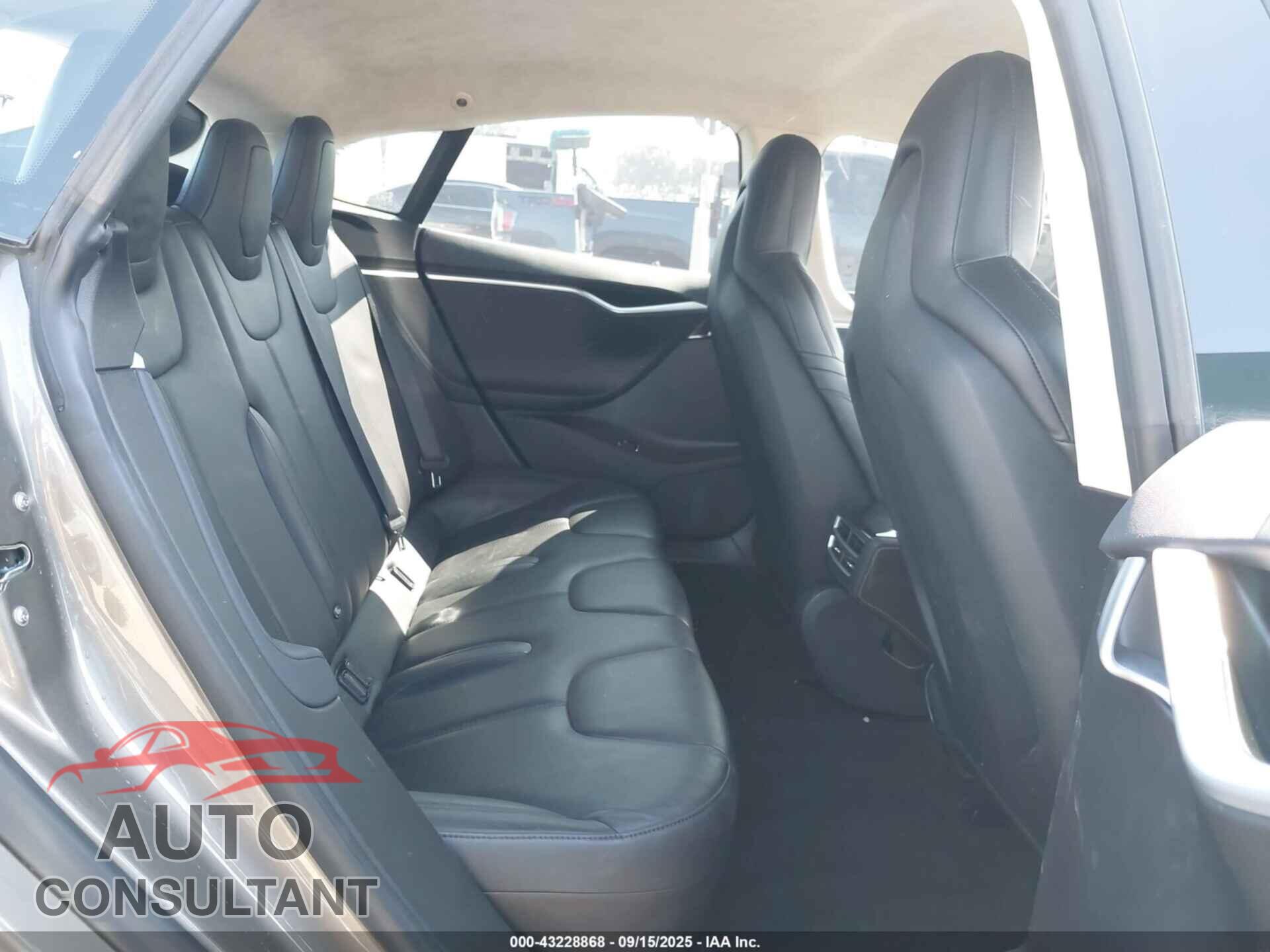 TESLA MODEL S 2015 - 5YJSA1E22FF113089