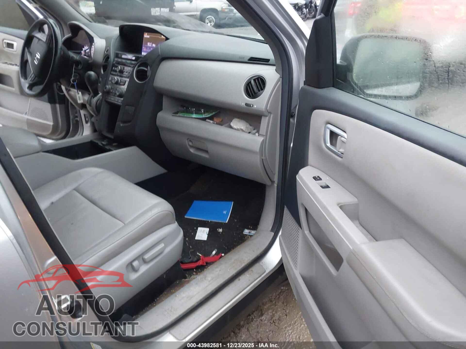 HONDA PILOT 2013 - 5FNYF4H5XDB040411
