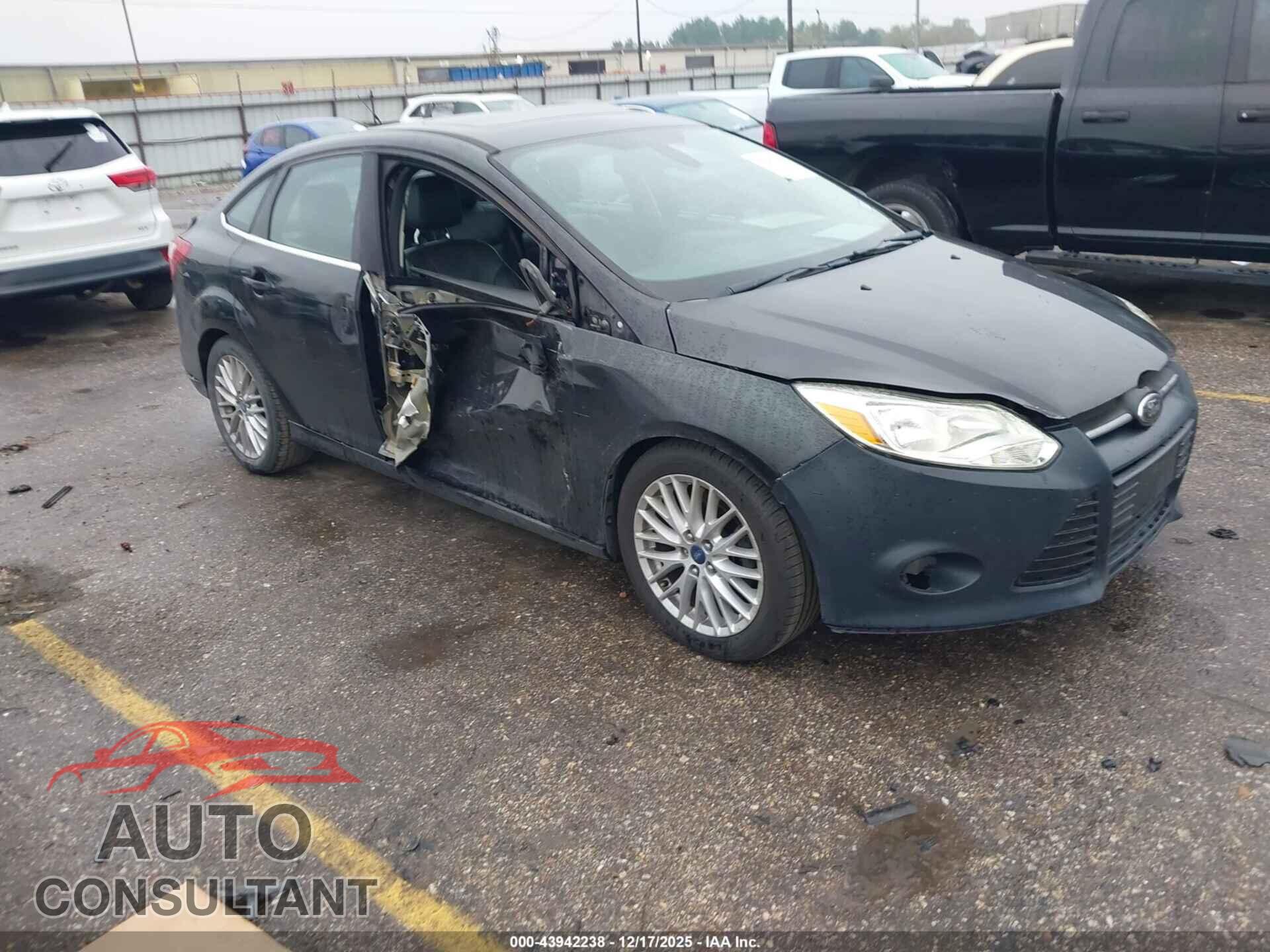 FORD FOCUS 2012 - 1FAHP3H22CL353337