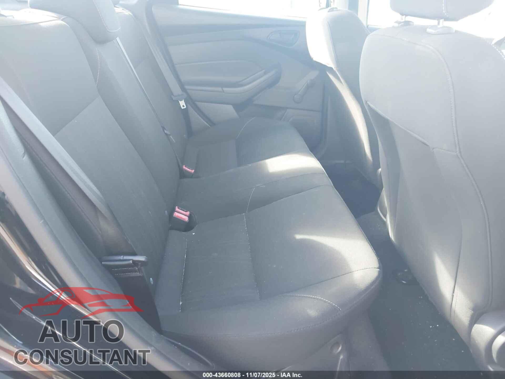 FORD FOCUS 2016 - 1FADP3E25GL201335