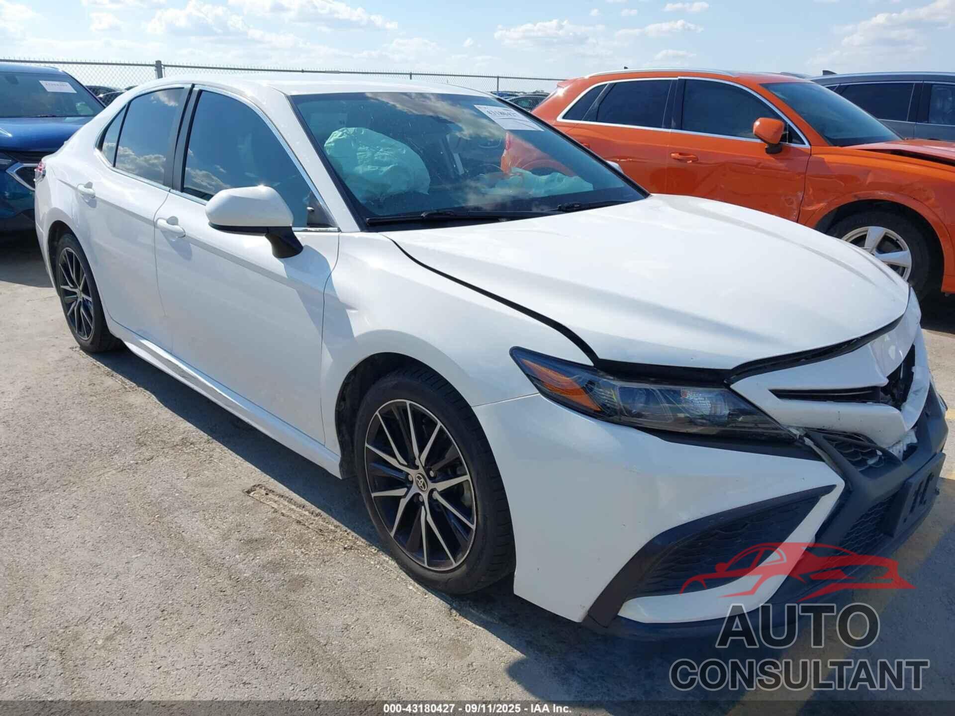TOYOTA CAMRY 2021 - 4T1G11AK8MU491008