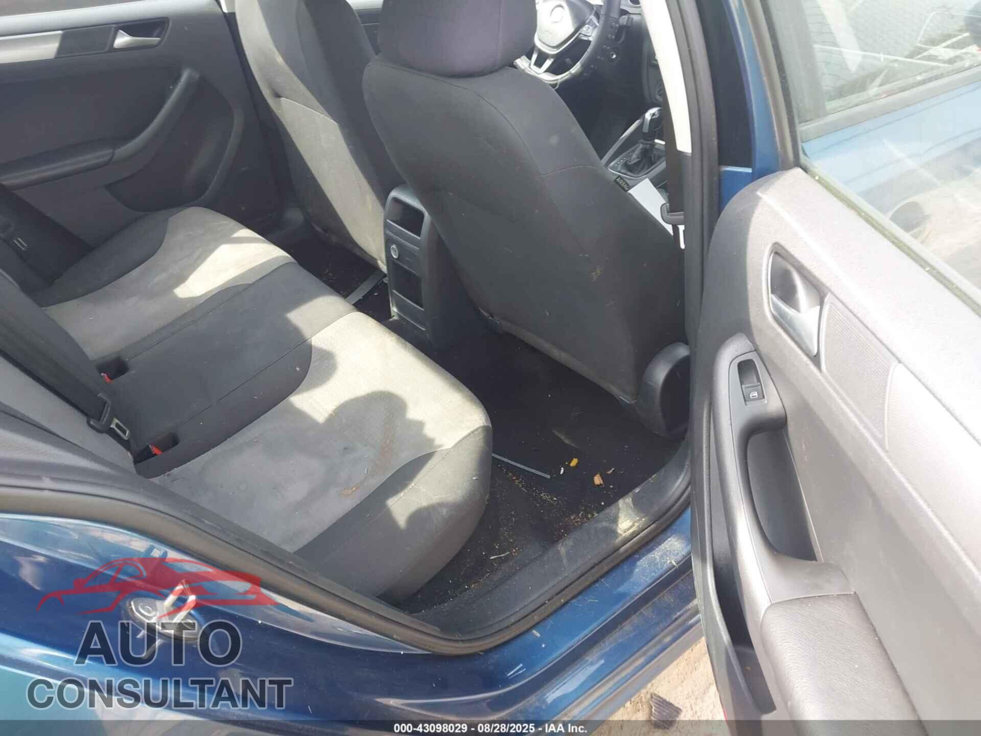 VOLKSWAGEN JETTA 2018 - 3VW2B7AJ1JM242553