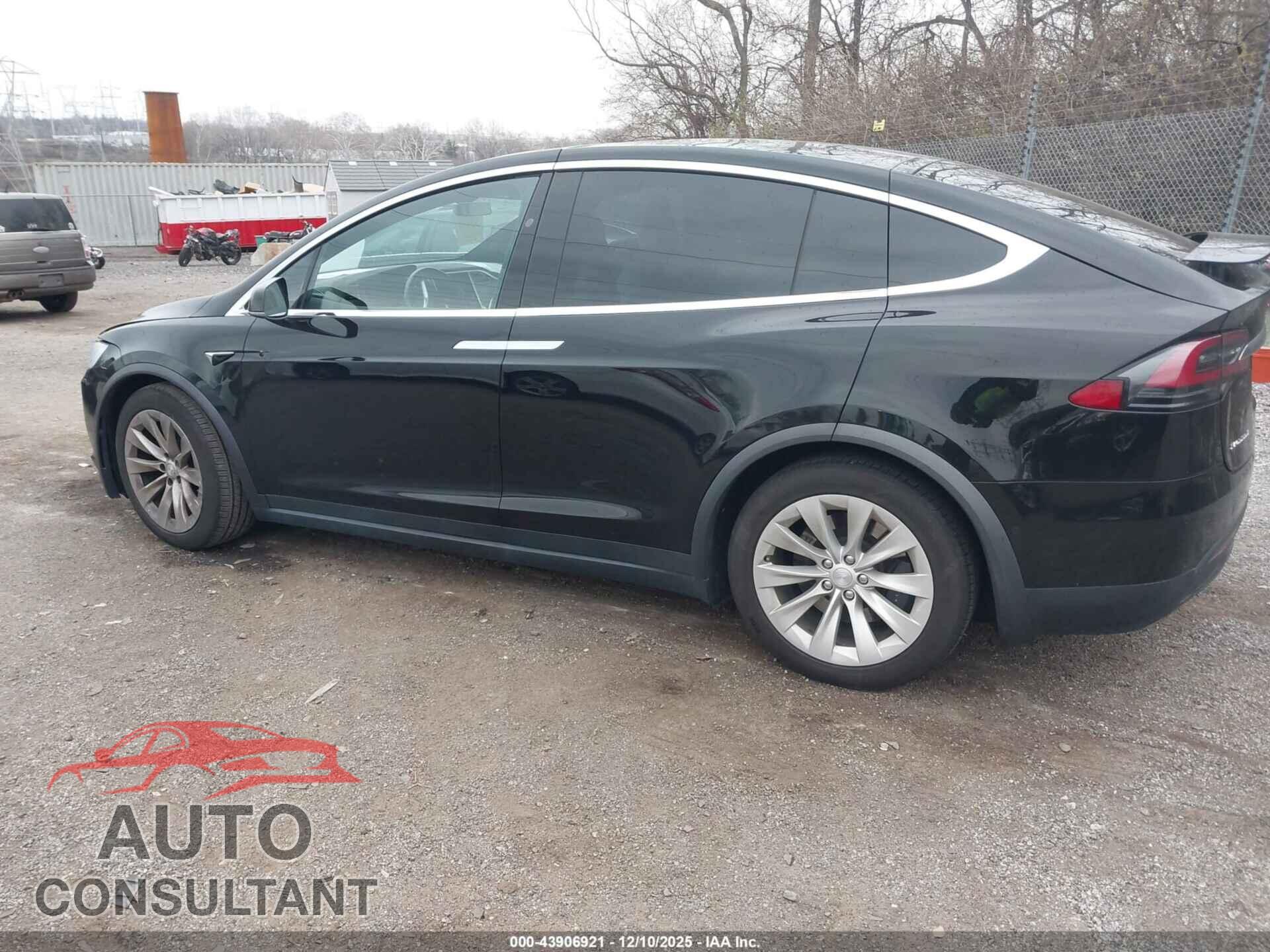 TESLA MODEL X 2017 - 5YJXCDE26HF053631