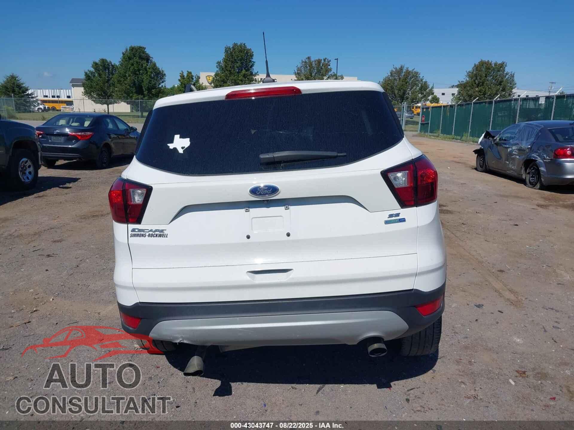 FORD ESCAPE 2019 - 1FMCU9GD3KUB64185