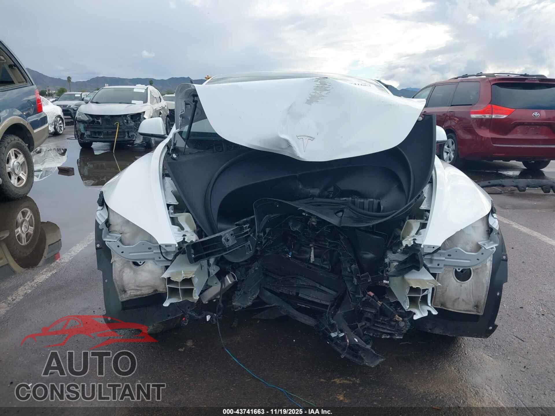 TESLA MODEL 3 2024 - 5YJ3E1EA5RF830803