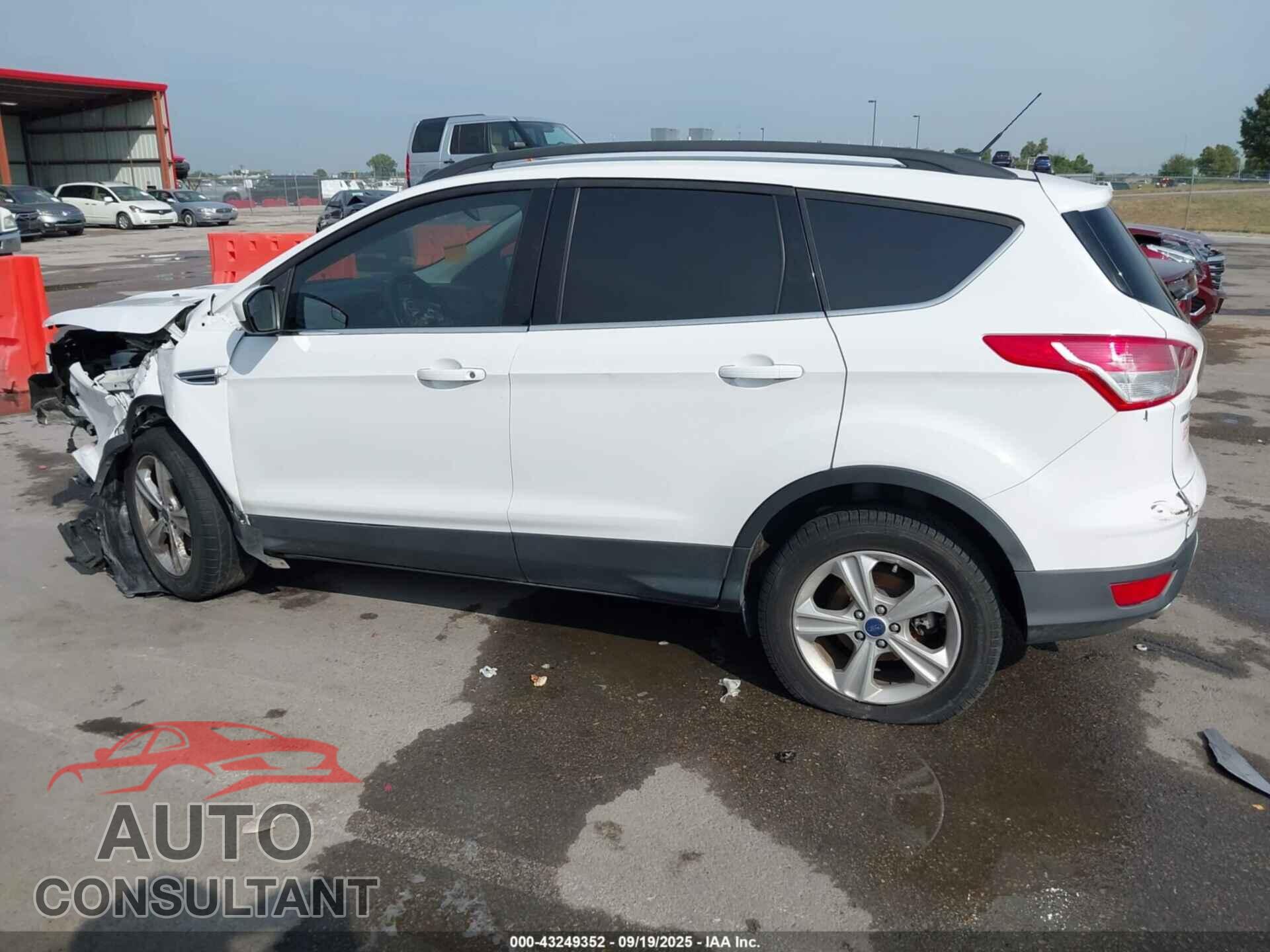 FORD ESCAPE 2016 - 1FMCU9GX0GUC03719