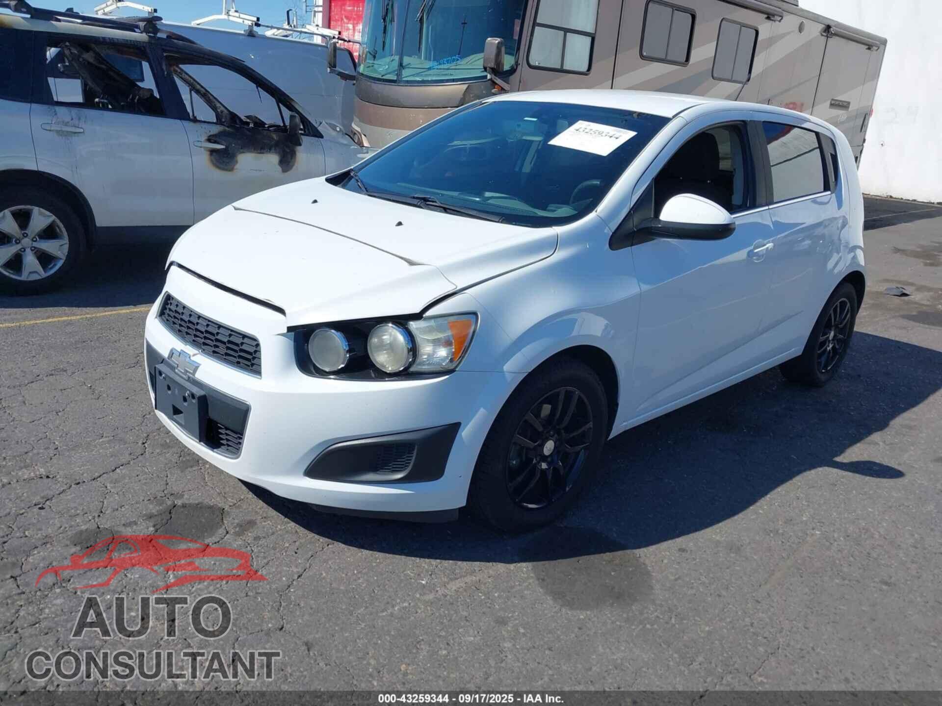 CHEVROLET SONIC 2015 - 1G1JD6SB2F4134741