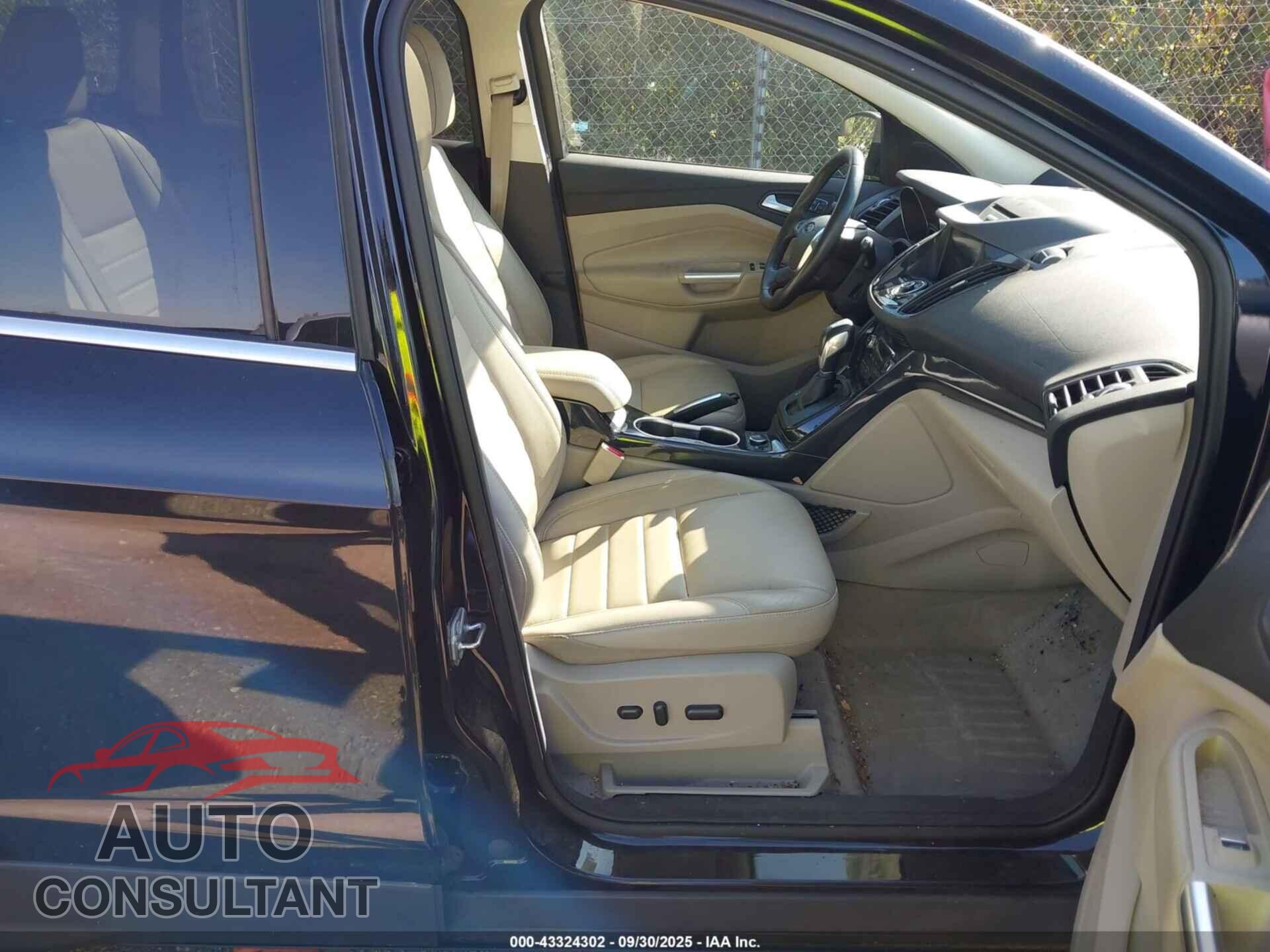 FORD ESCAPE 2016 - 1FMCU9J90GUA05801