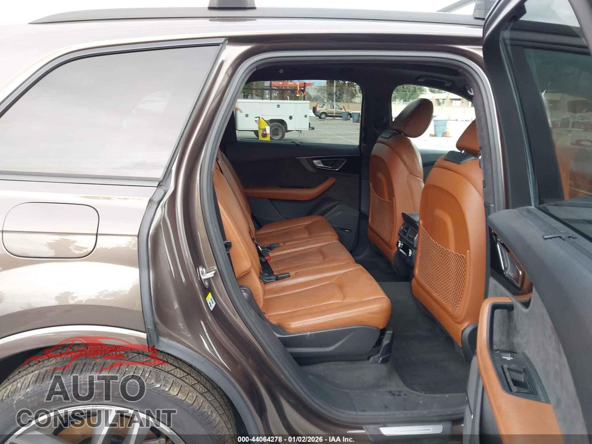 AUDI Q7 2018 - WA1VAAF70JD044937