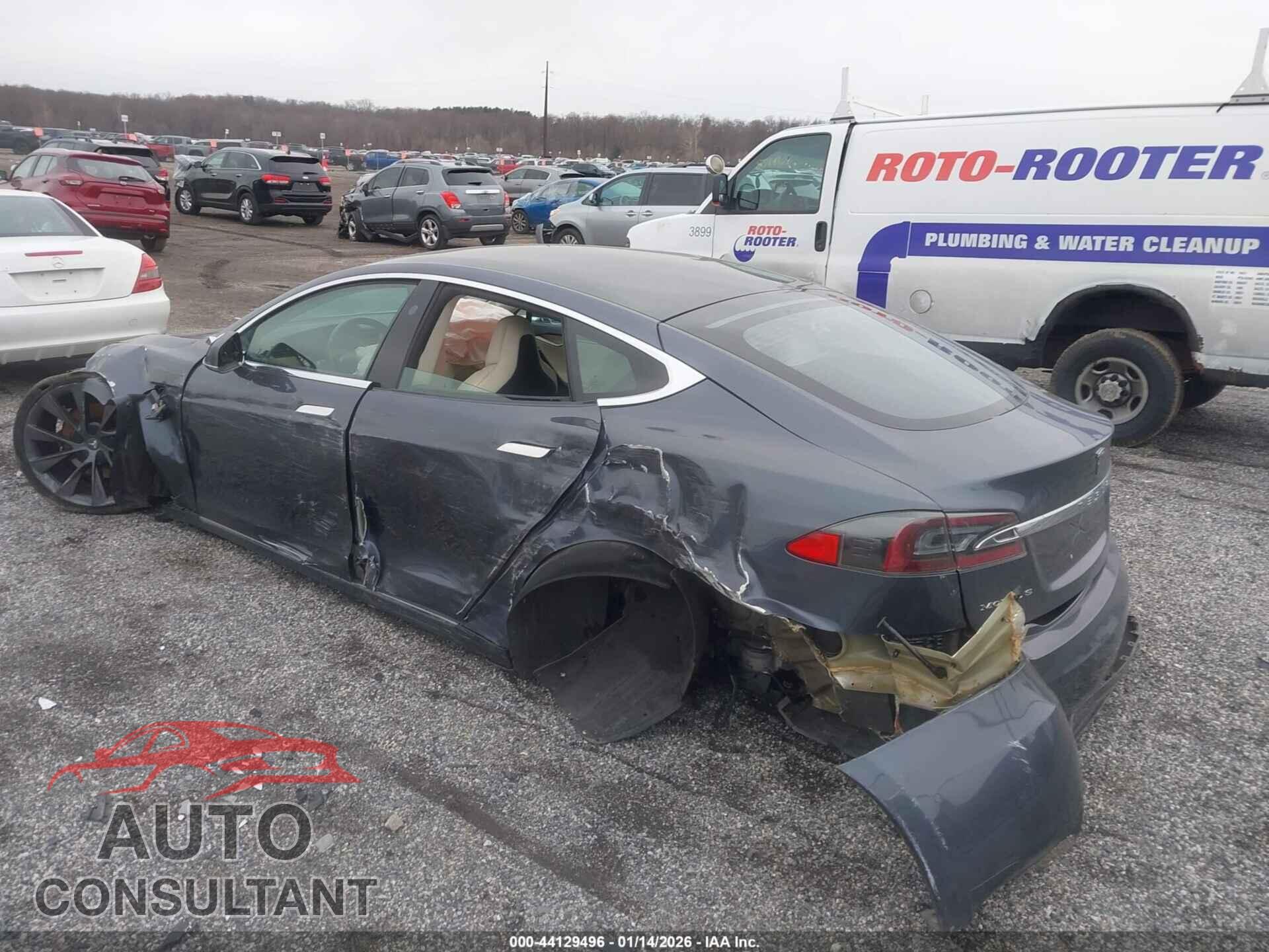 TESLA MODEL S 2018 - 5YJSA1E23JF256724